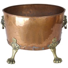 Ancienne serre à bûches anglaise en cuivre avec pieds à griffes en laiton et têtes de lion