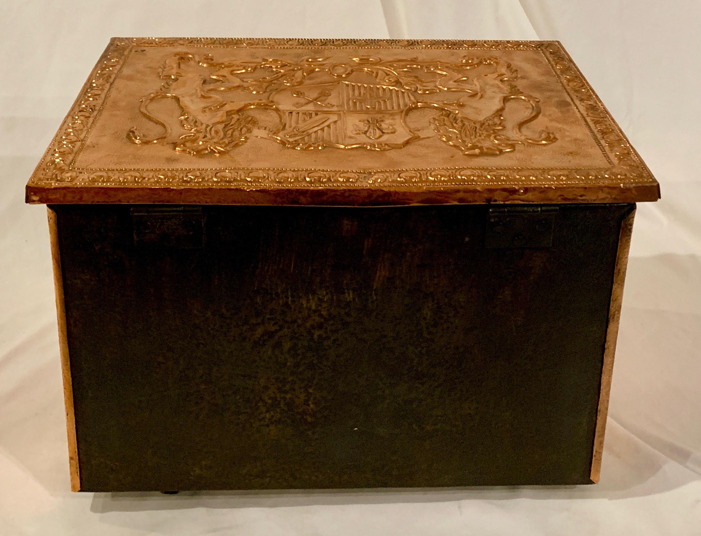Antique English Copper Repousse Chest, circa 1880 In Good Condition For Sale In New Orleans, LA