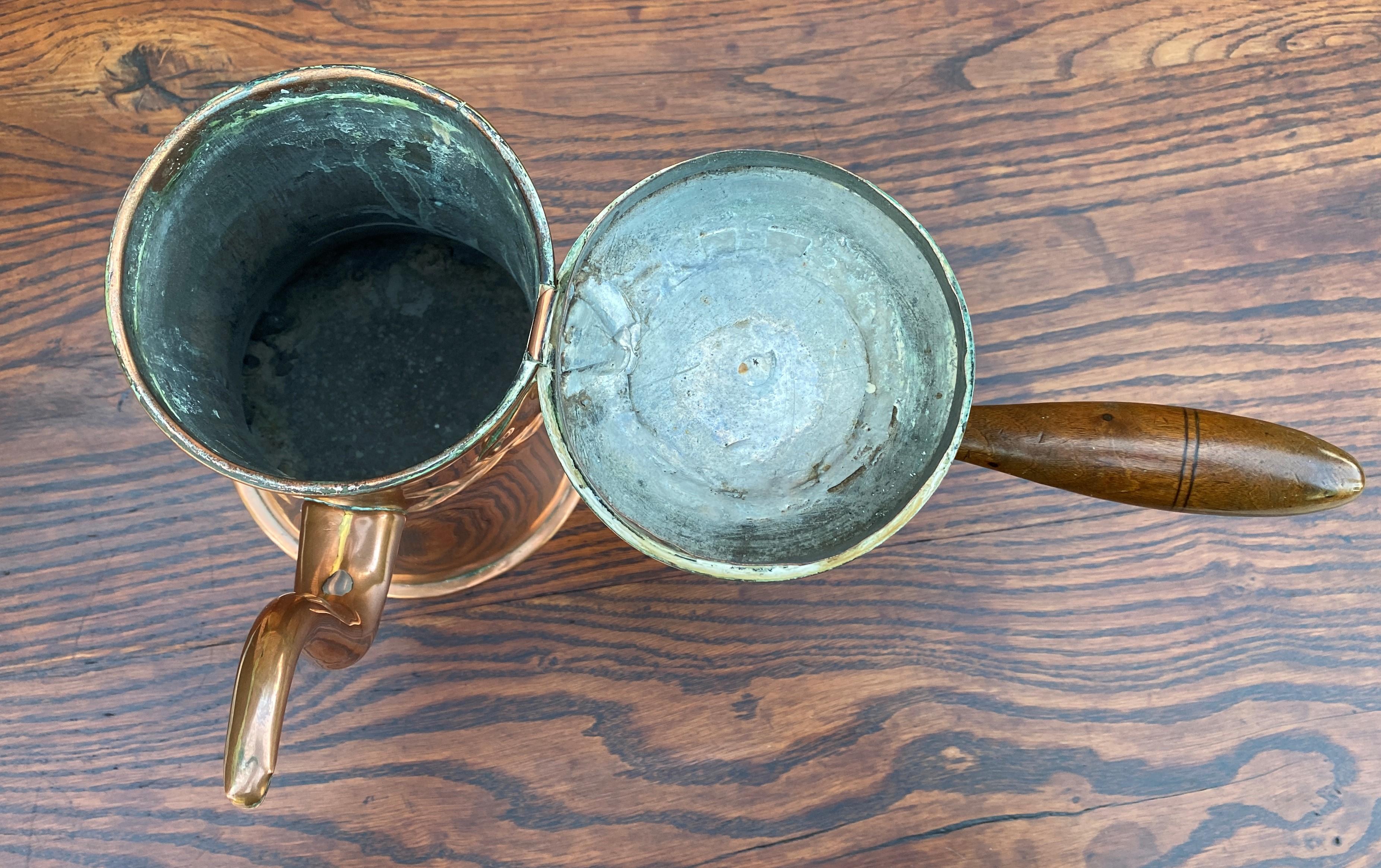 Antique English Copper Tea Kettle Pitcher Hand Seamed Wood Handle Pour Spout In Good Condition In Tyler, TX