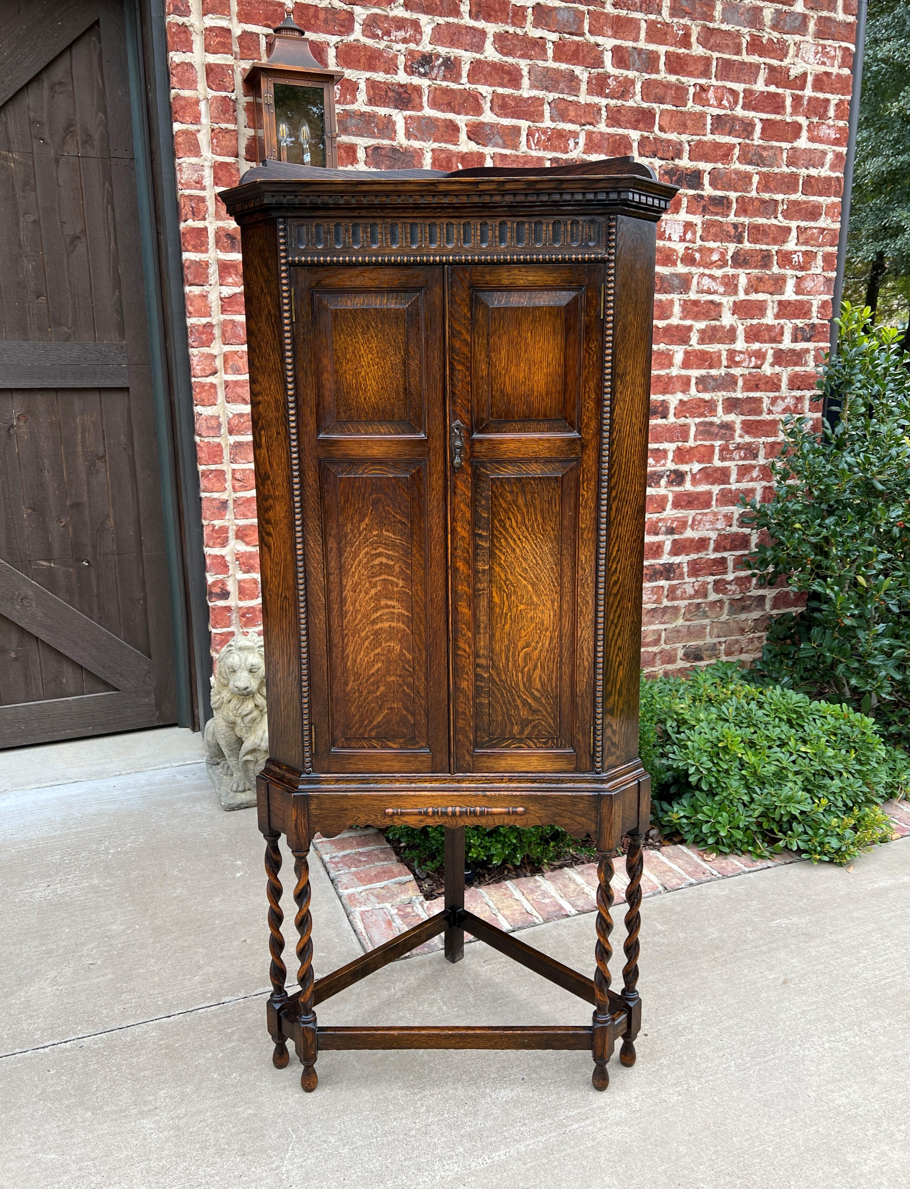 Beautifully carved antique English tiger oak Jacobean style corner cabinet, medicine or spice cabinet with interior shelves and key~~double barley twist legs~~c. 1920s

Full of classic English charm~~beautifully carved tiger oak CORNER cabinet