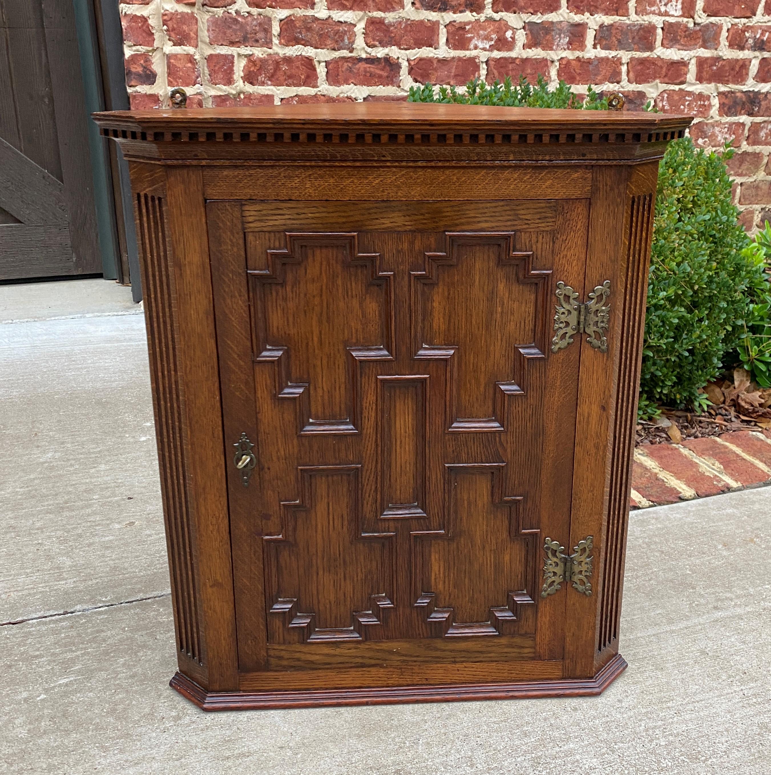 Beautifully carved antique English oak hanging wall or freestanding corner cabinet, medicine or spice cabinet with interior shelves~~Jacobean Style~~c. 1920s

Full of classic English charm~~beautifully carved oak wall or freestanding cabinet with