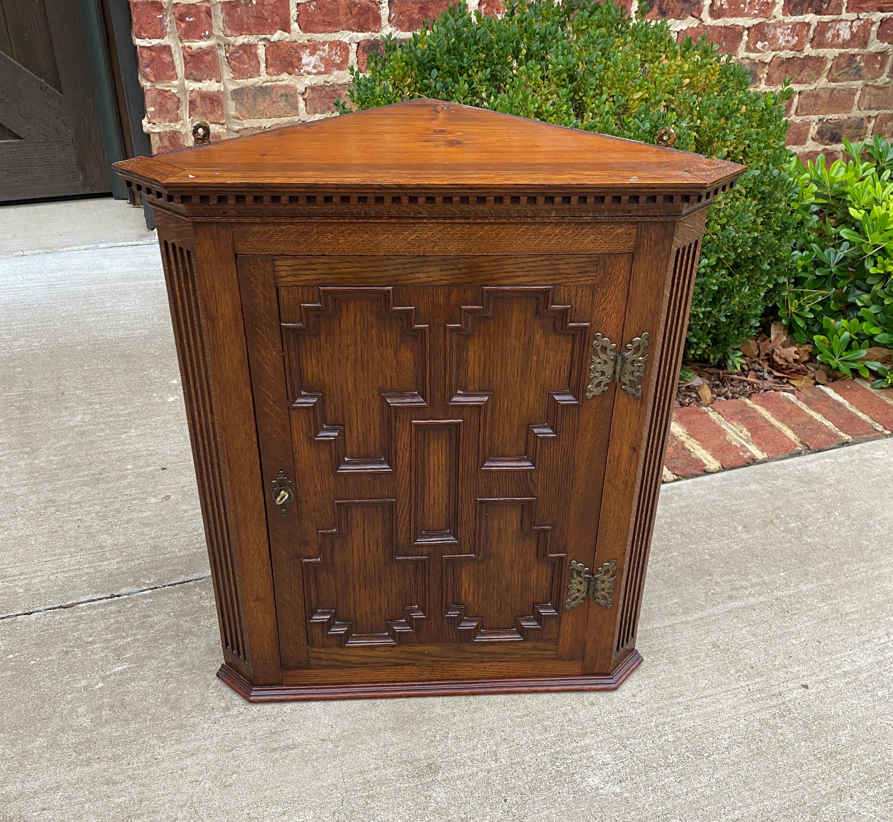 Antique English Corner Cabinet Storage Wall Cabinet Cupboard Oak Jacobean c.1920 In Good Condition In Tyler, TX