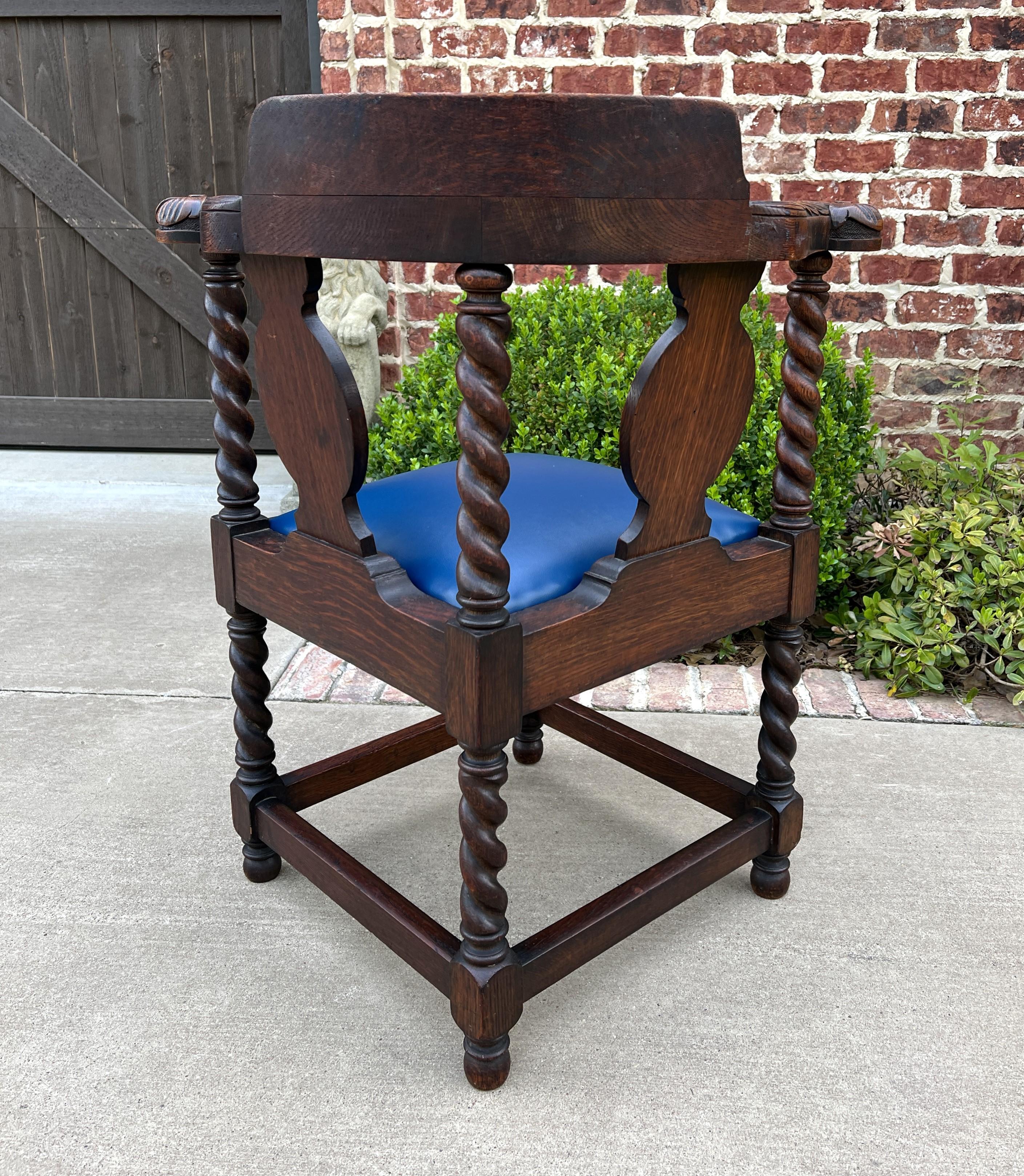 Ancienne chaise d'angle anglaise en chêne et cuir bleu torsadé de style néo-renaissance en vente 1