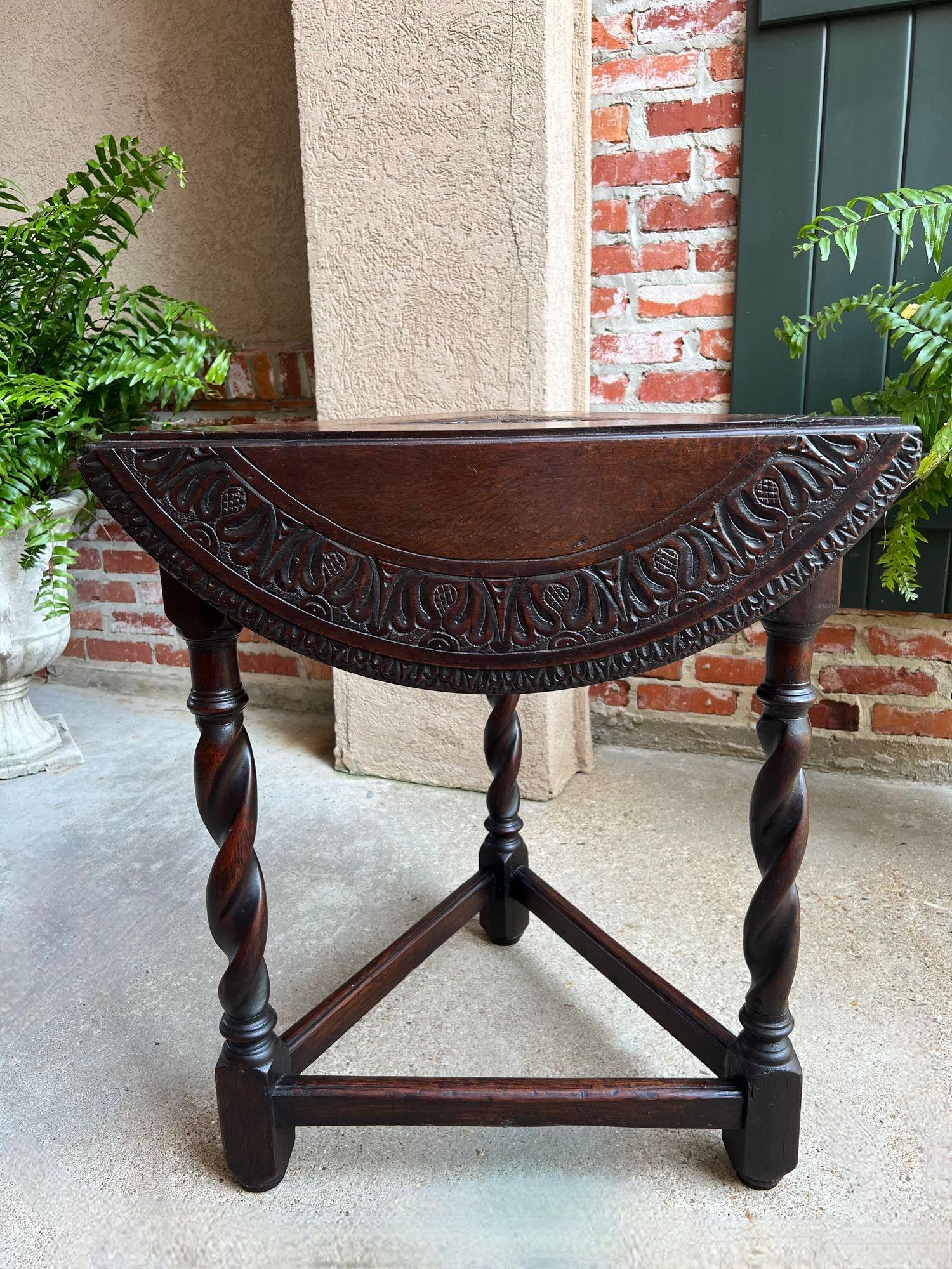 Antique English Corner End Table Handkerchief BARLEY TWIST Carved Oak ROUND.

Direct from England, another gorgeous antique corner or “handkerchief” drop leaf end table! The table top features a carved center medallion and a wide, circular hand