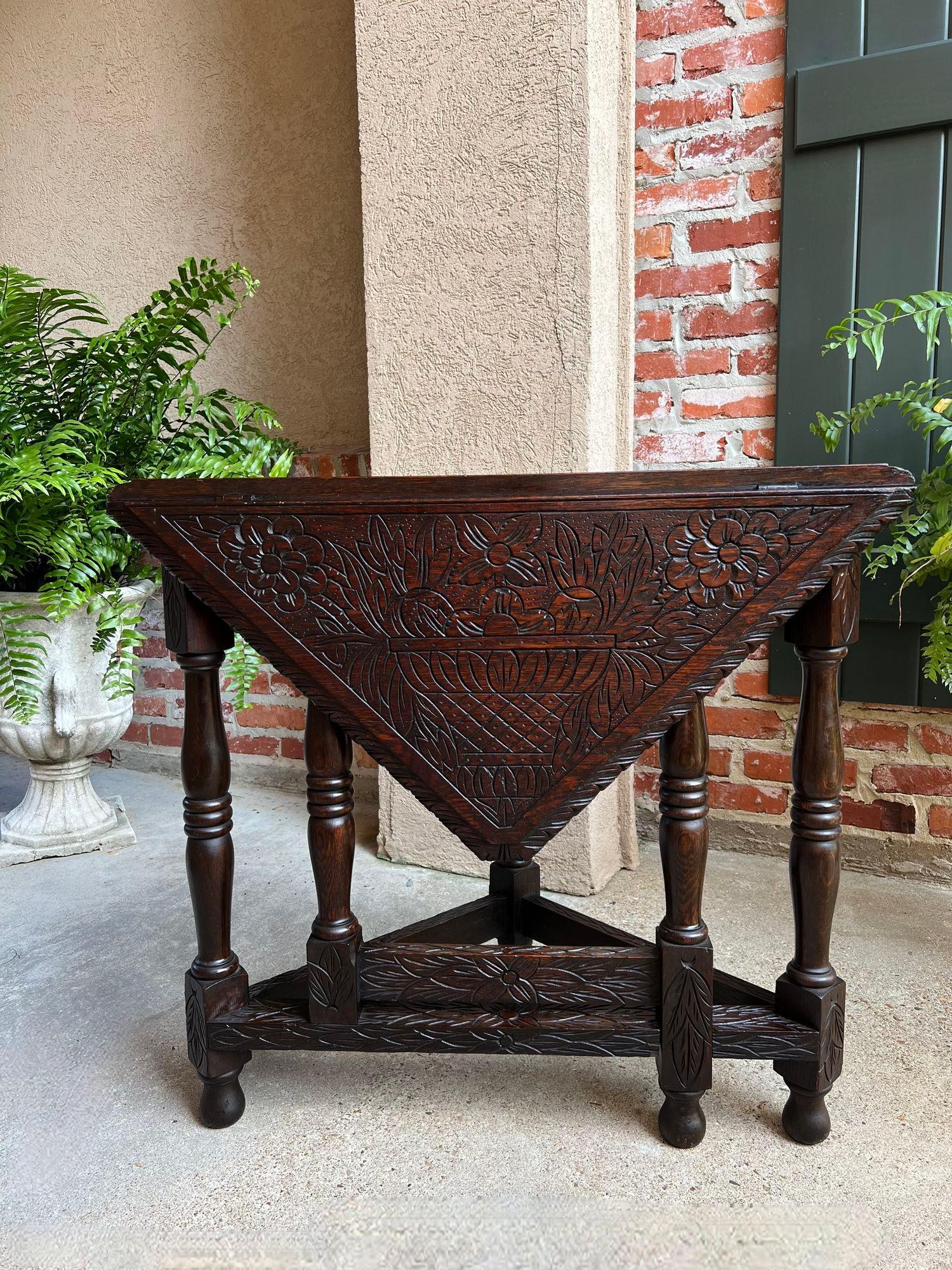 Antique English Corner End Table Handkerchief Drop Leaf ORNATE Carved Tiger Oak Square.

Direct from England, a gorgeous antique corner or “handkerchief” drop leaf end table!

Lavish carvings completely cover the table, with carved floral designs
