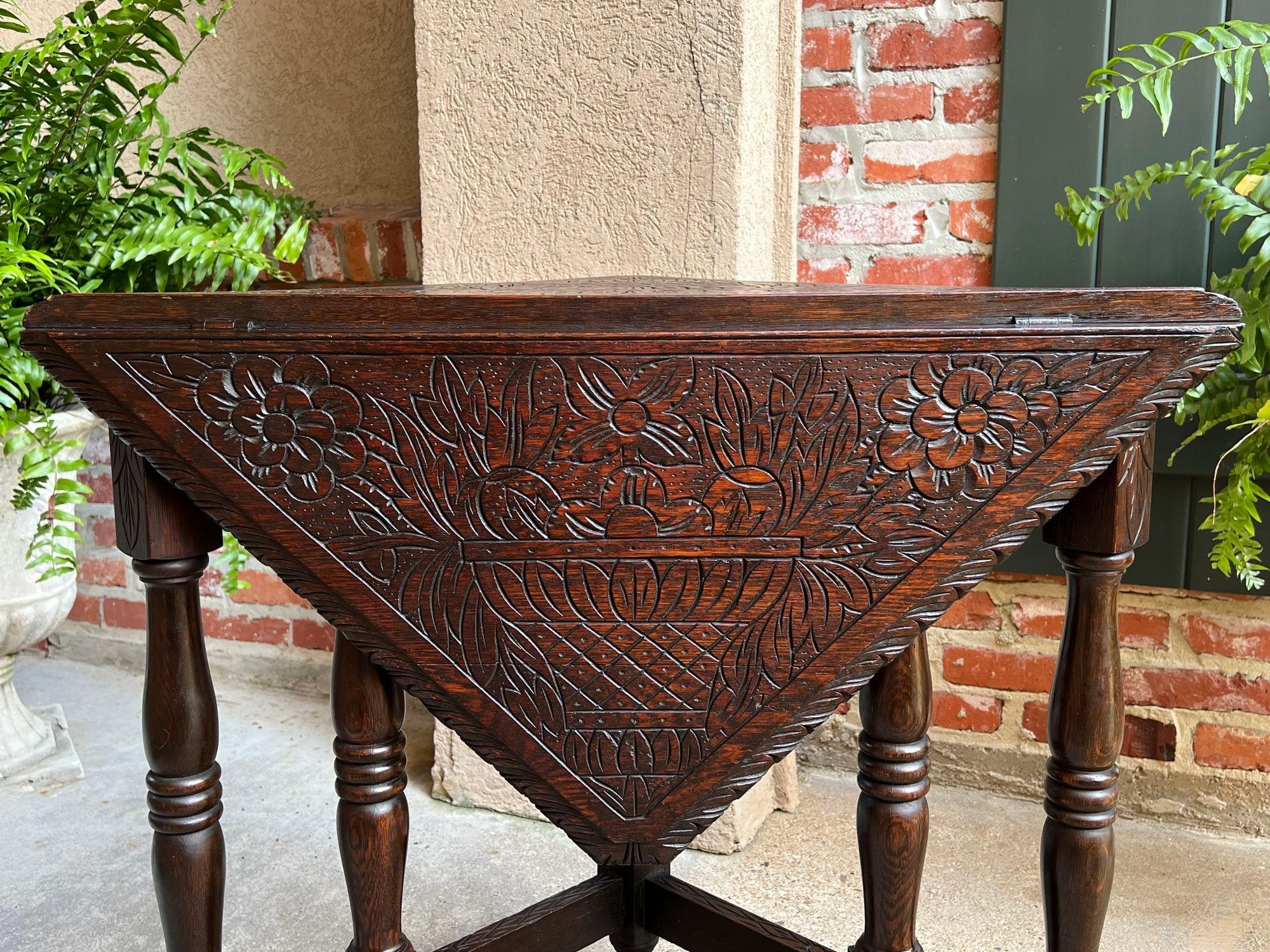 Antique English Corner End Table Handkerchief Drop Leaf Carved Tiger Oak Square In Good Condition In Shreveport, LA
