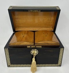 Antico porta tè doppio in legno intarsiato in ottone inglese Coromandel del XIX secolo