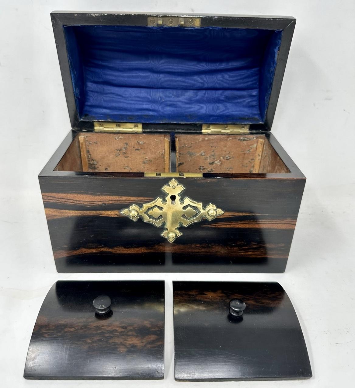 XIXe siècle Ancienne boîte à thé anglaise en bois de Coromandel du 19ème siècle montée sur laiton en vente