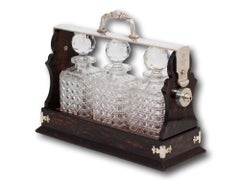 Antico giradischi inglese Coromandel Tantalus di George Betjemann