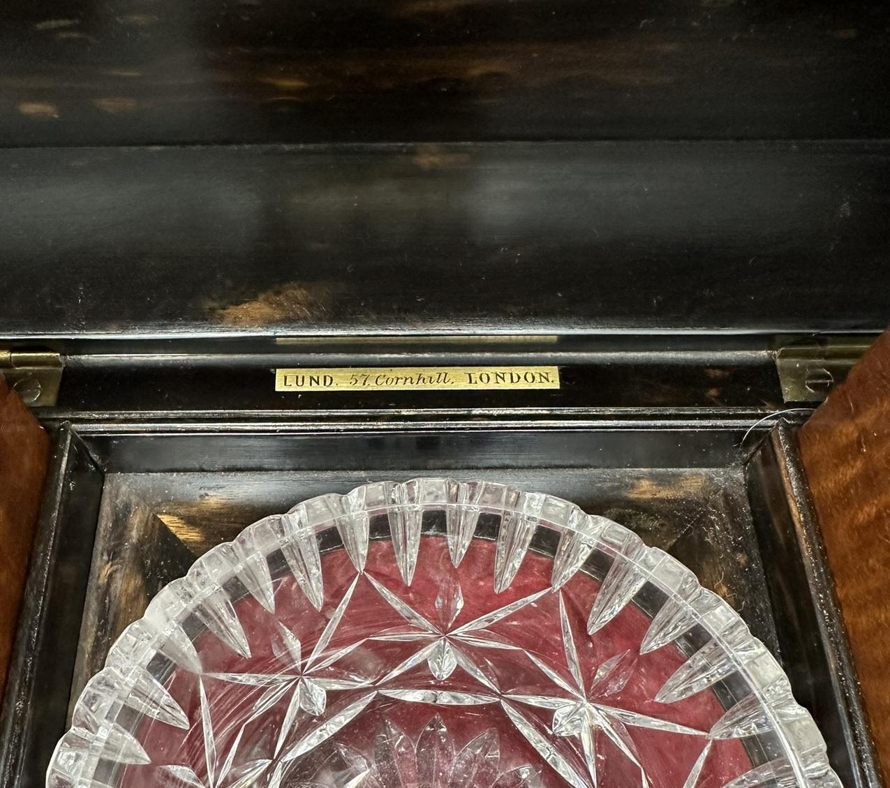 Lucidato Antico porta tè doppio in legno inglese Coromandel di Thomas Lund del XIX secolo in vendita