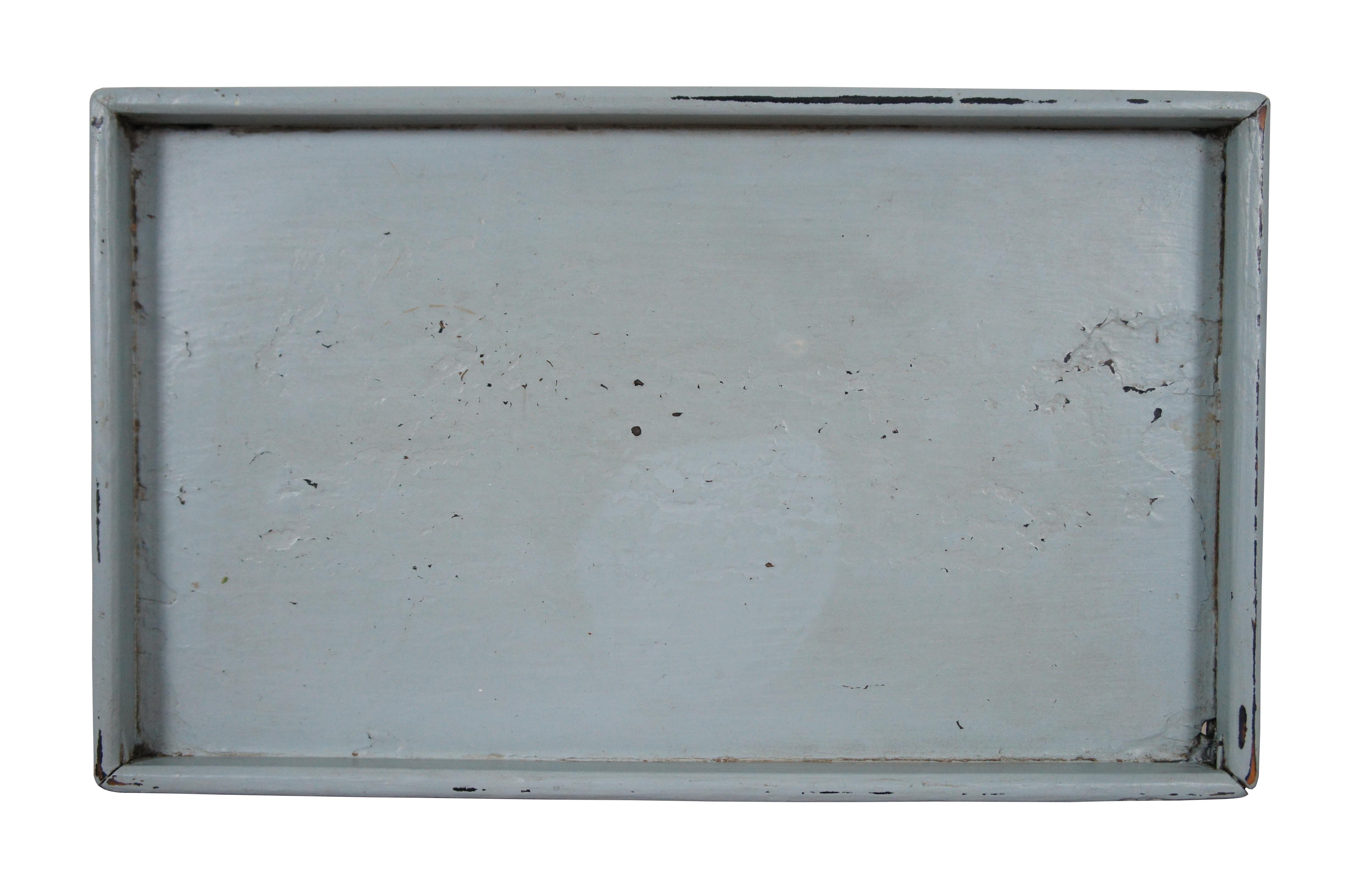 An intriguing English Country serving tray or dish.  Made from wood with a blue painted finish.

Dimension:
13.75