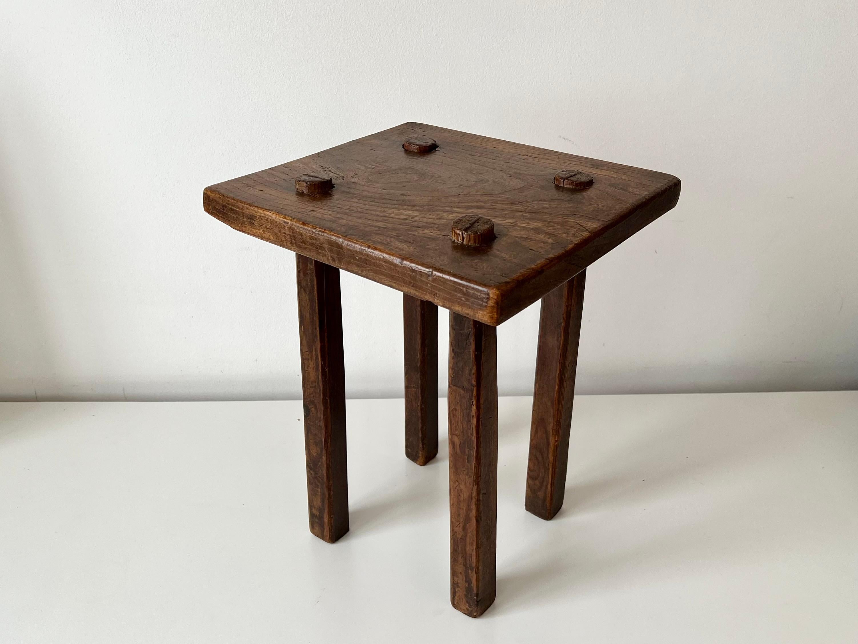 A.I.C C. tabouret / table d'appoint de style Country Antiques, c.1850 en vente 3