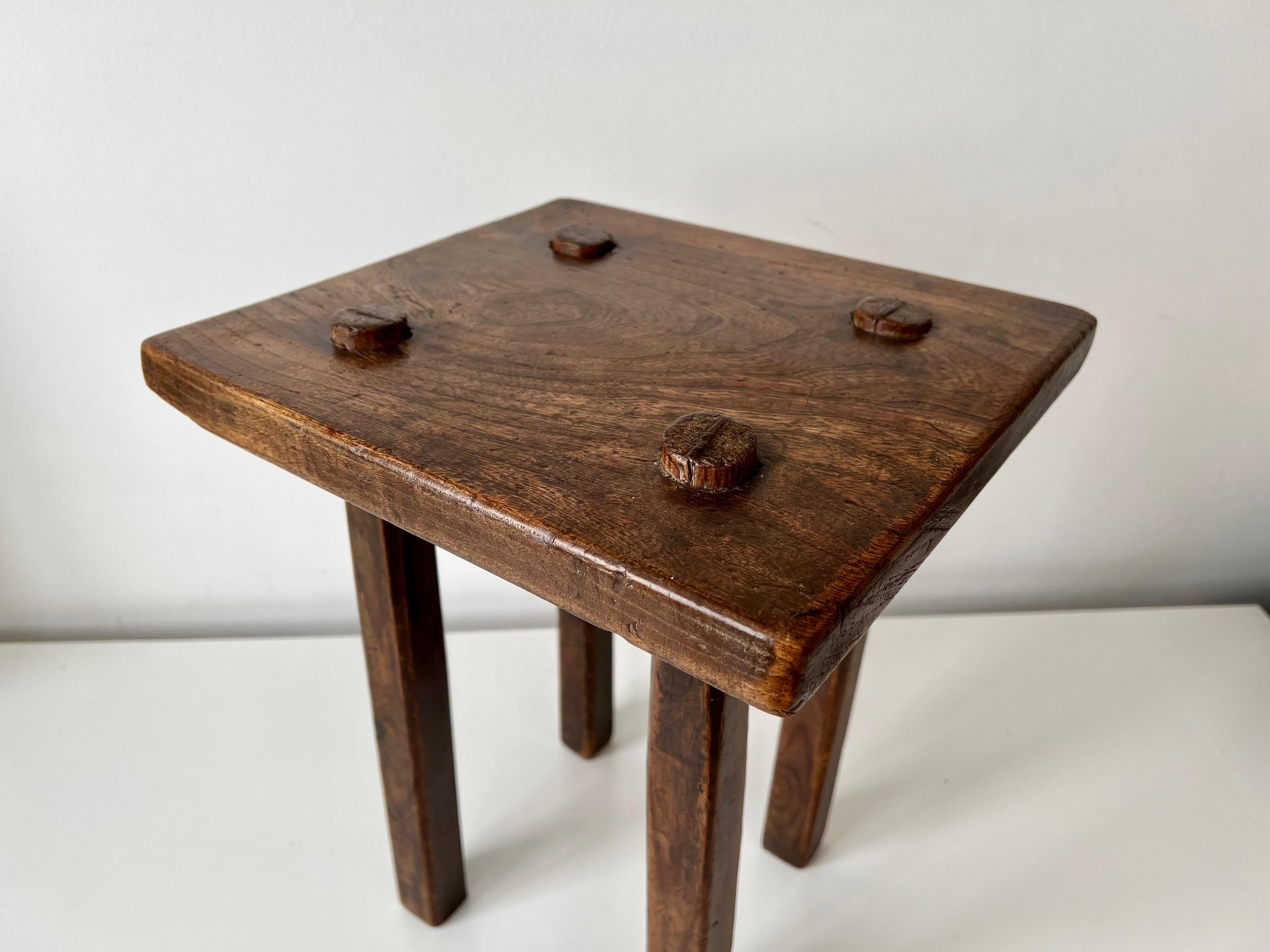 A.I.C C. tabouret / table d'appoint de style Country Antiques, c.1850 en vente 4