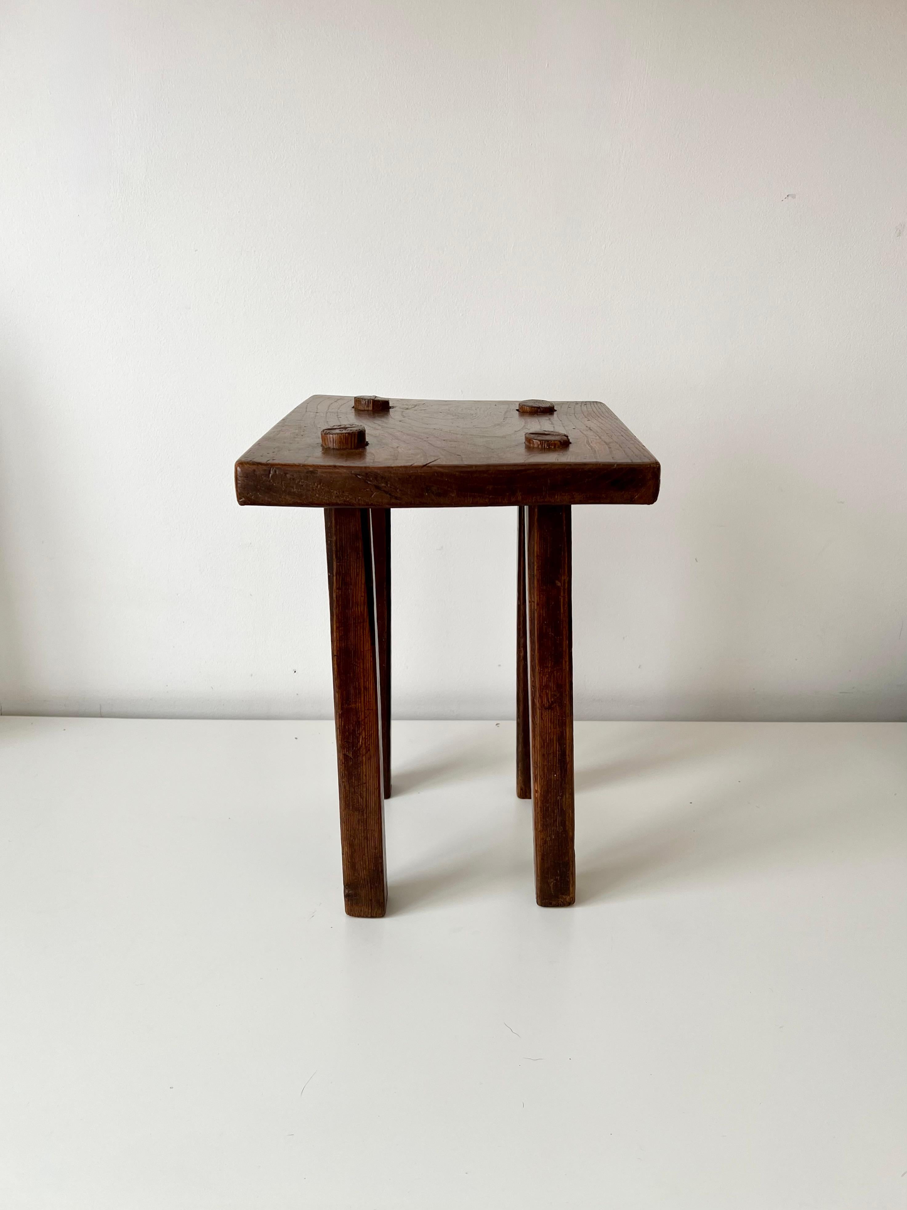 A.I.C C. tabouret / table d'appoint de style Country Antiques, c.1850 en vente 5