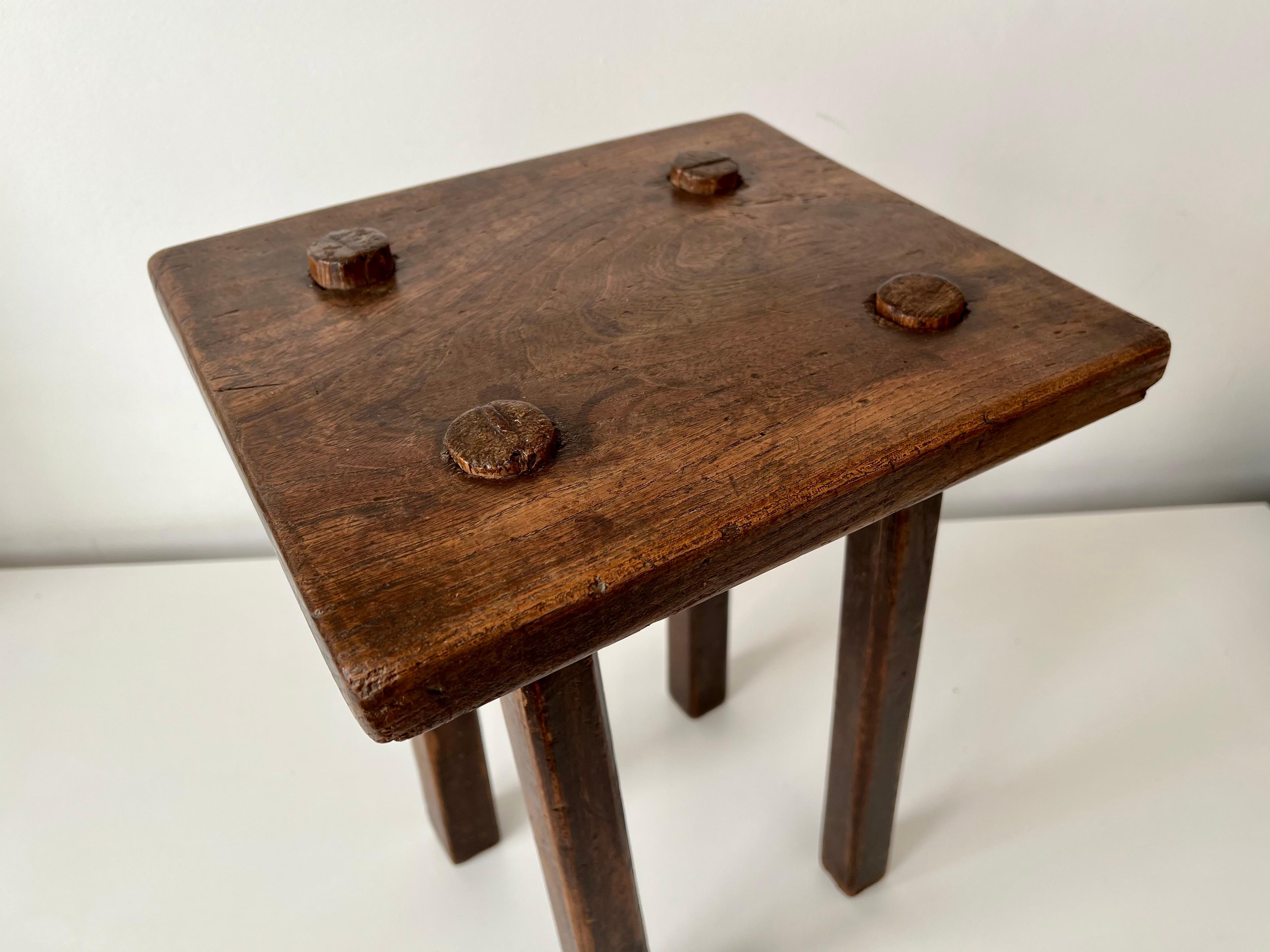 A.I.C C. tabouret / table d'appoint de style Country Antiques, c.1850 en vente 9