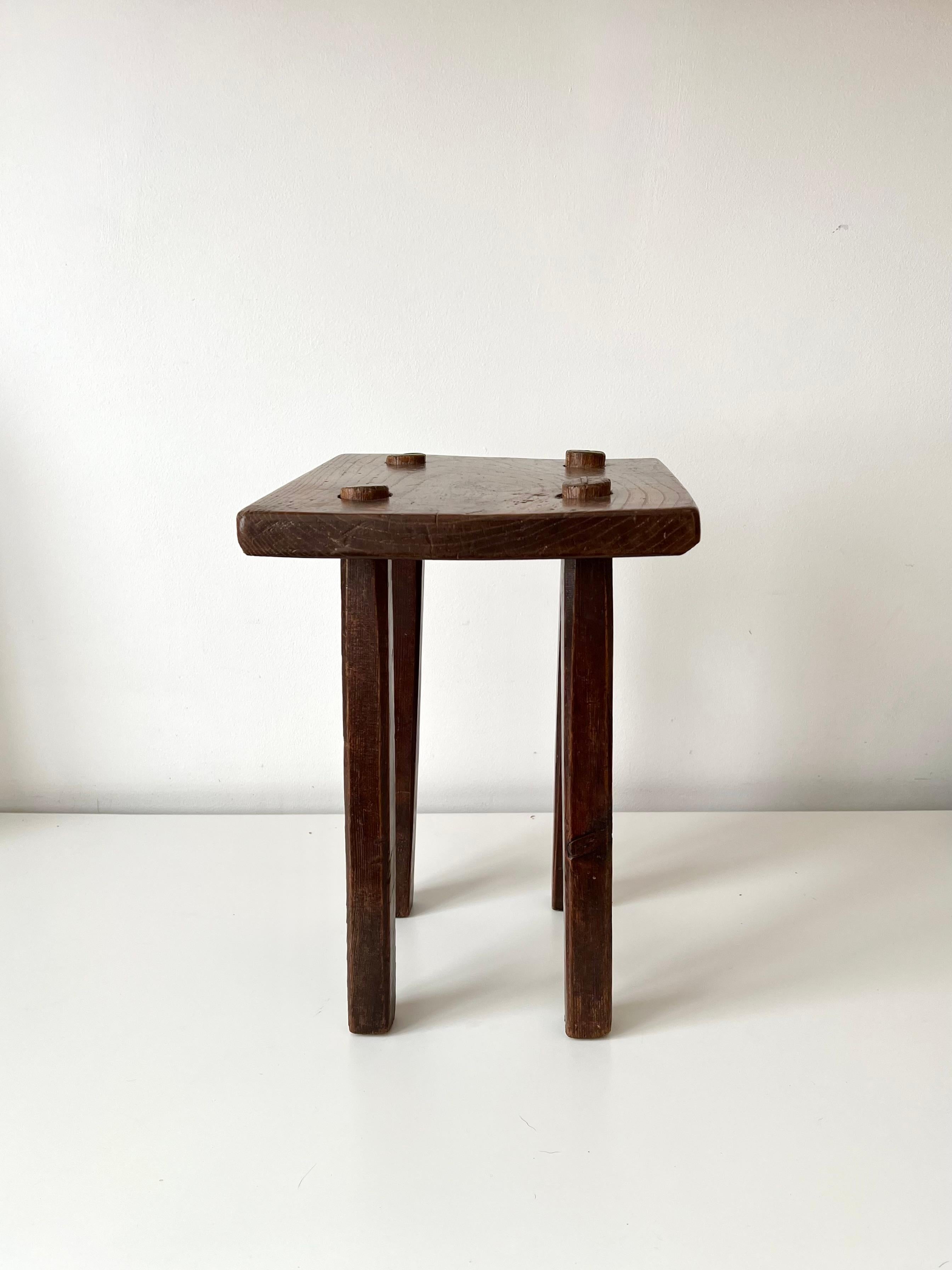 Primitif A.I.C C. tabouret / table d'appoint de style Country Antiques, c.1850 en vente