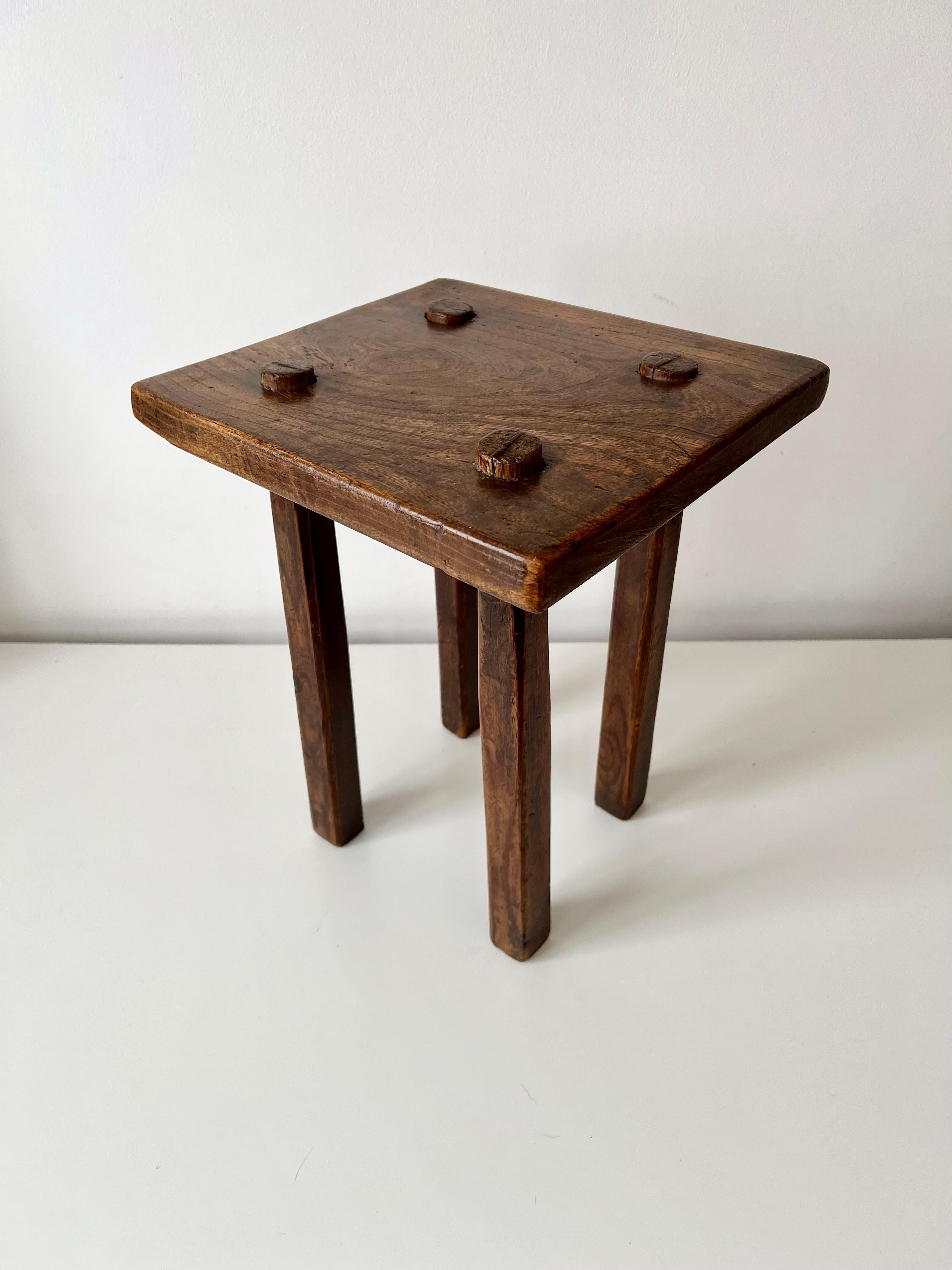 A.I.C C. tabouret / table d'appoint de style Country Antiques, c.1850 en vente 1