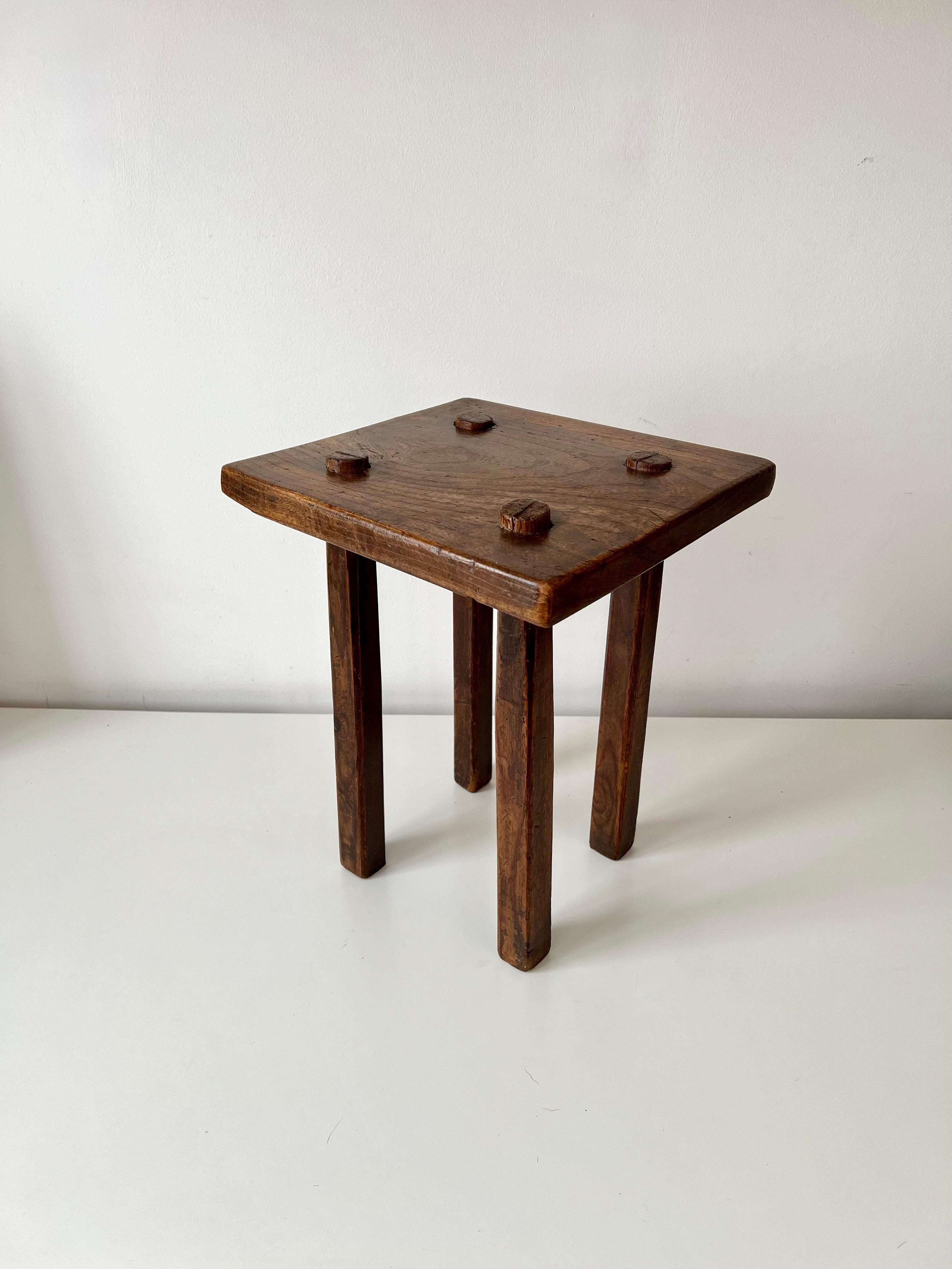 A.I.C C. tabouret / table d'appoint de style Country Antiques, c.1850 en vente 2