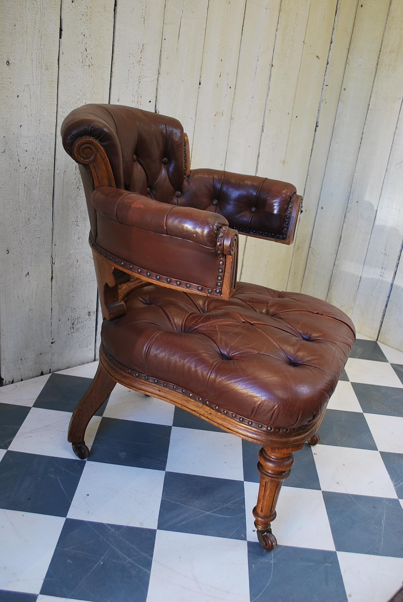 Victorian Antique English country house oversized oak and Leather important Desk Chair For Sale