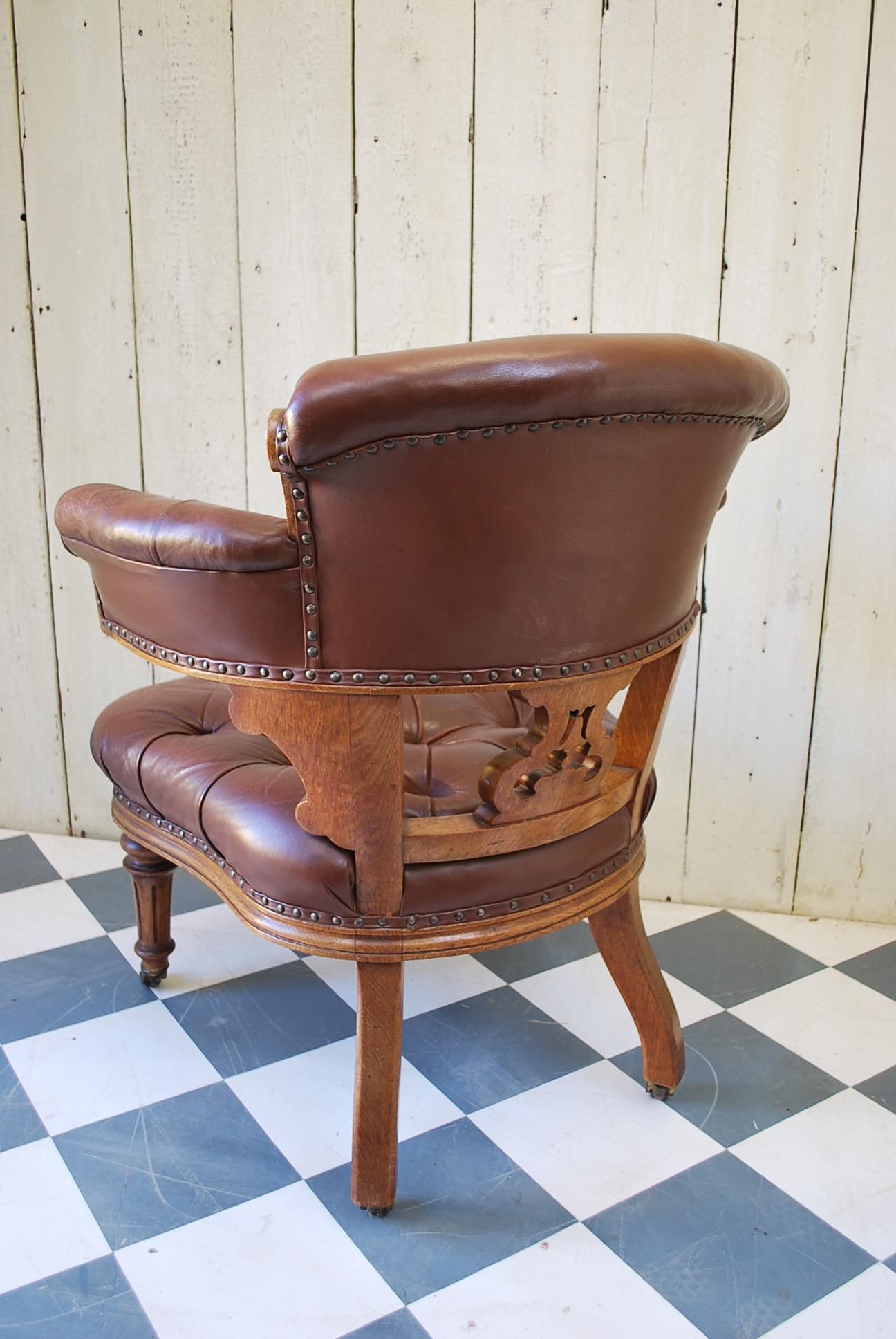 Antique English country house oversized oak and Leather important Desk Chair In Good Condition For Sale In Winchcombe, Gloucesteshire