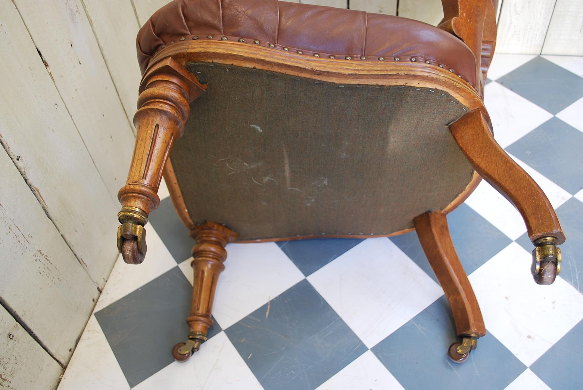 Oak Antique English country house oversized oak and Leather important Desk Chair For Sale