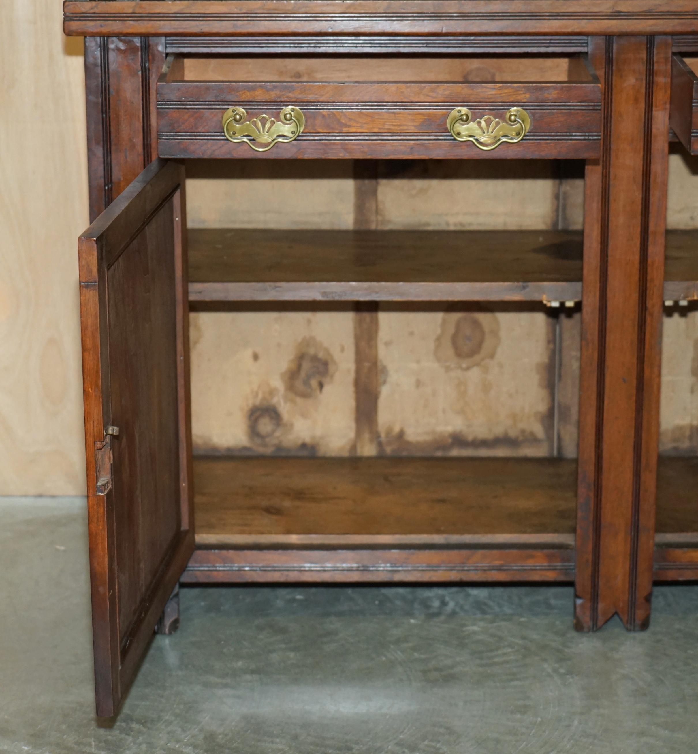 ANTIQUE ENGLISH COUNTRY OAK CiRCA 1880 VICTORIAN SIDEBOARD BASE WITH DRAWERS For Sale 9