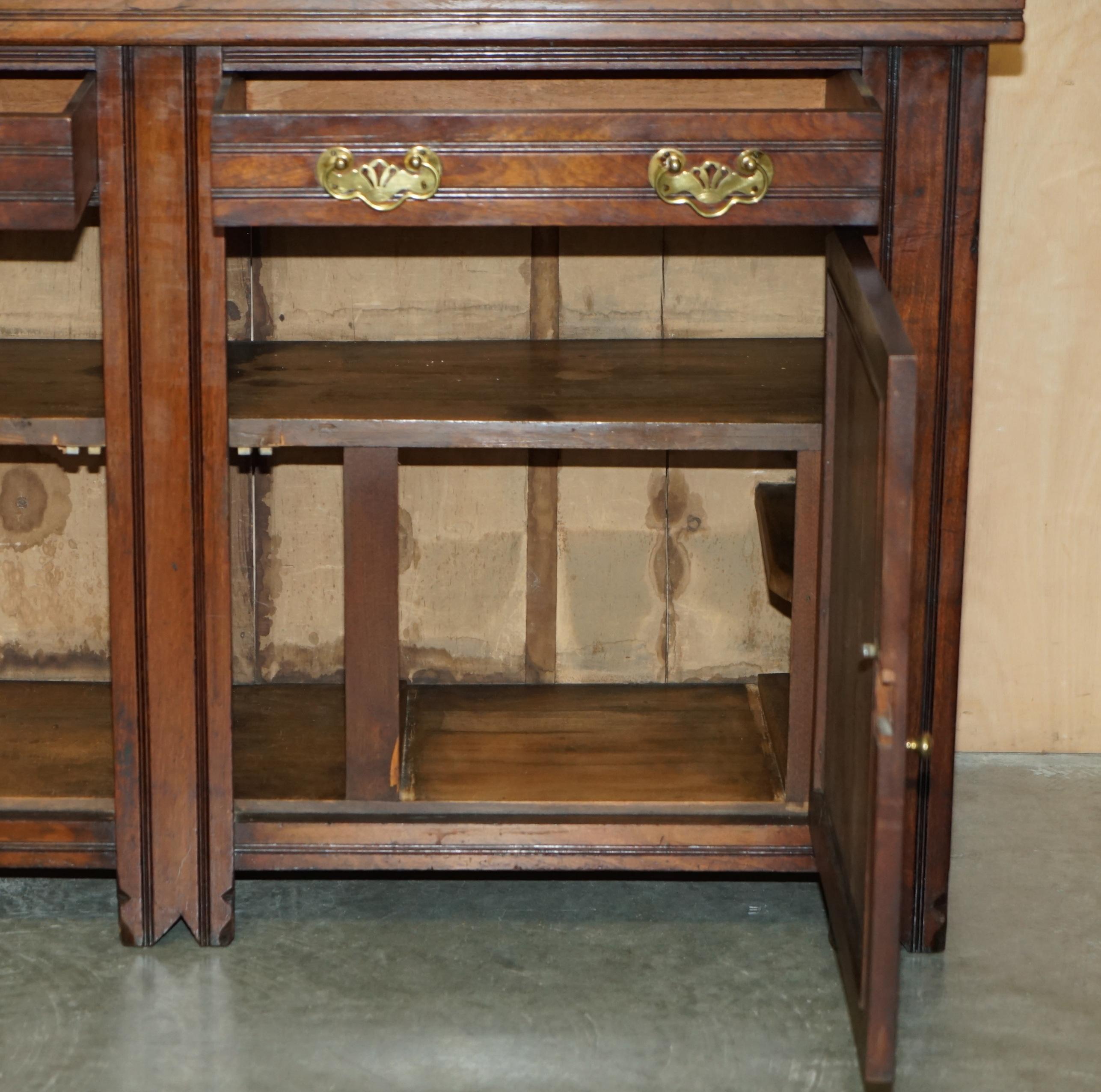 ANTIQUE ENGLISH COUNTRY OAK CiRCA 1880 VICTORIAN SIDEBOARD BASE WITH DRAWERS For Sale 10