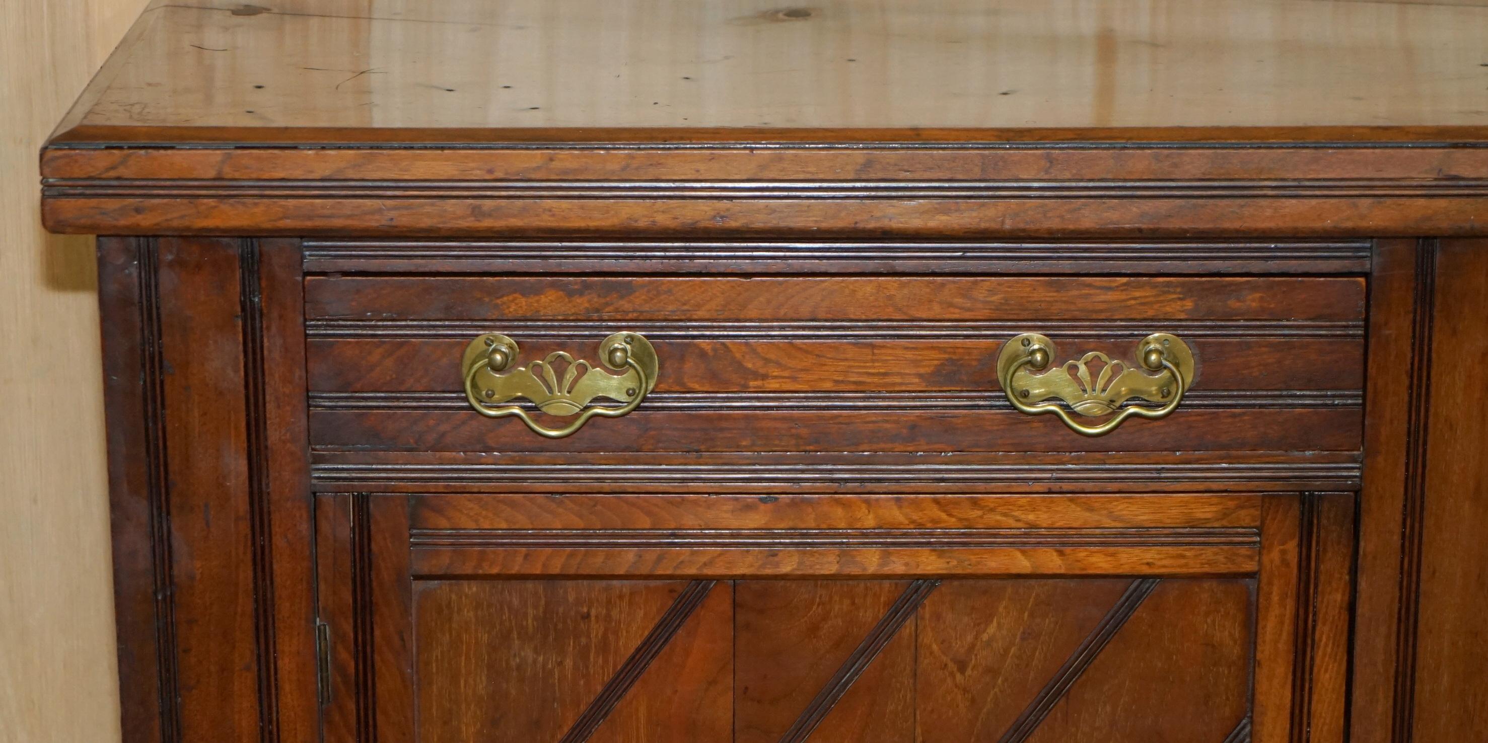 English ANTIQUE ENGLISH COUNTRY OAK CiRCA 1880 VICTORIAN SIDEBOARD BASE WITH DRAWERS For Sale
