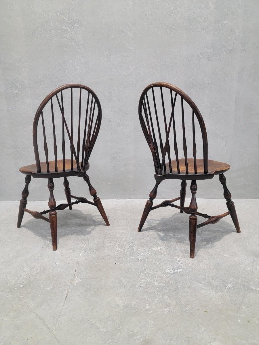 Antique English Country Walnut Spindle-Back Windsor Chairs - Pair In Good Condition For Sale In Chicago, IL