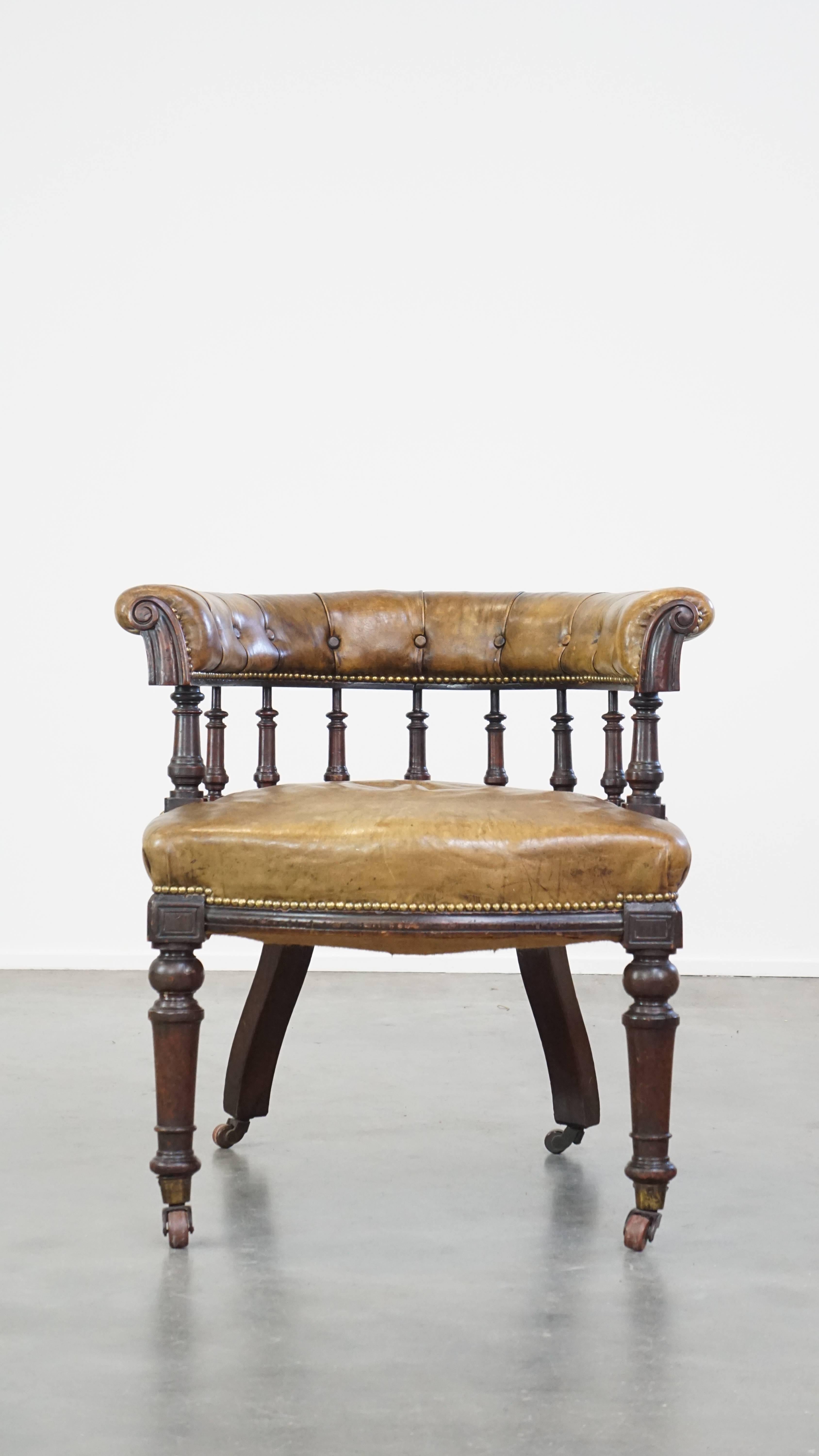 This antique armchair is not only attractive to look at but is also versatile in its use. For example, you can use it as an accent chair, but it also works perfectly as an office chair. This armchair is made of cowhide leather combined with wood and