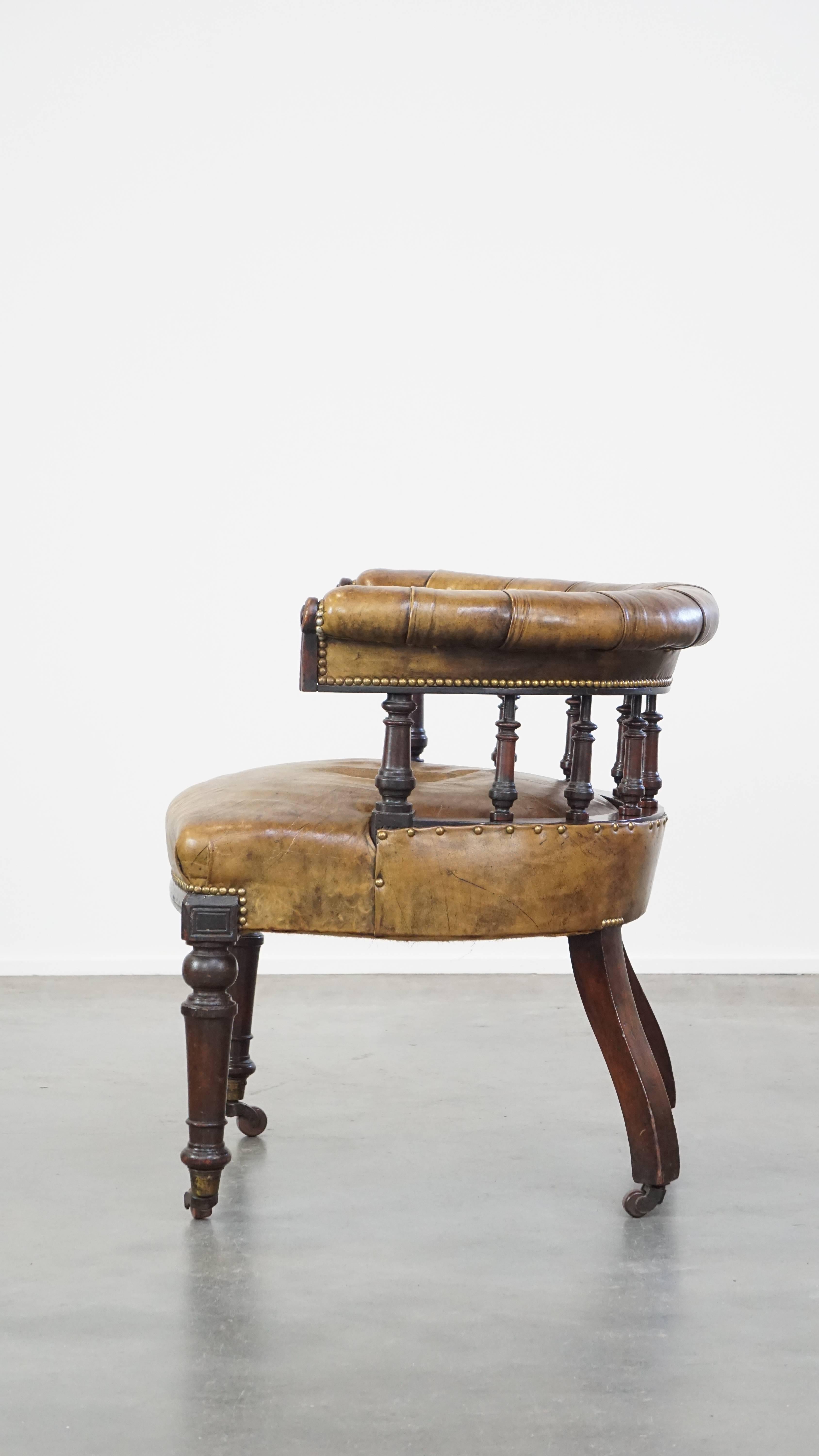 Antique English cowhide leather desk chair combined with wood on original wheels In Good Condition For Sale In Harderwijk, NL