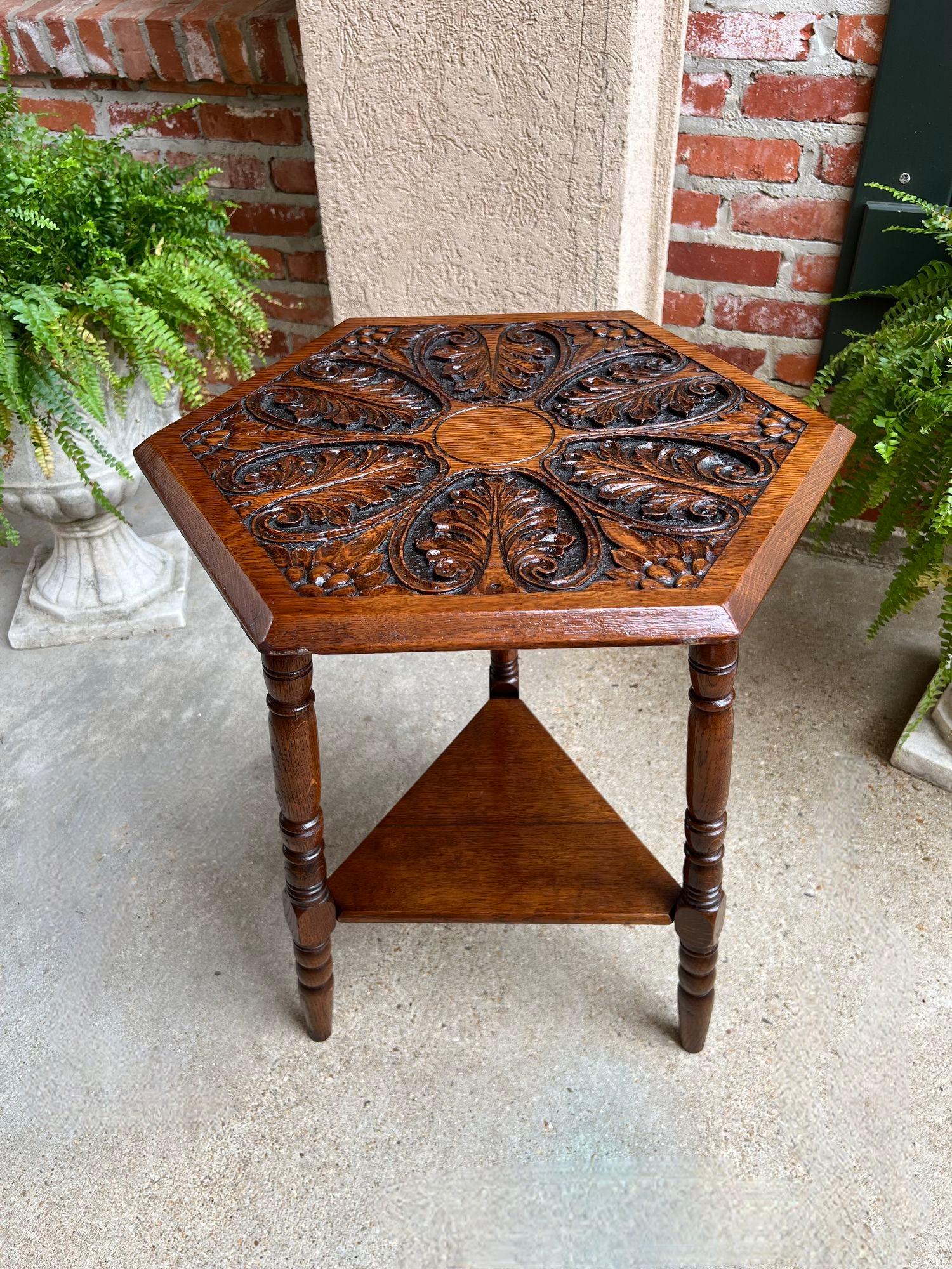 Antique English Cricket Table Hexagon Carved Oak End Side Table Arts and Crafts In Excellent Condition In Shreveport, LA