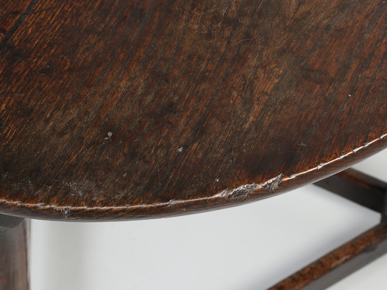 Antique English Cricket Table with a Great Original Patina, circa 1800s In Good Condition In Chicago, IL