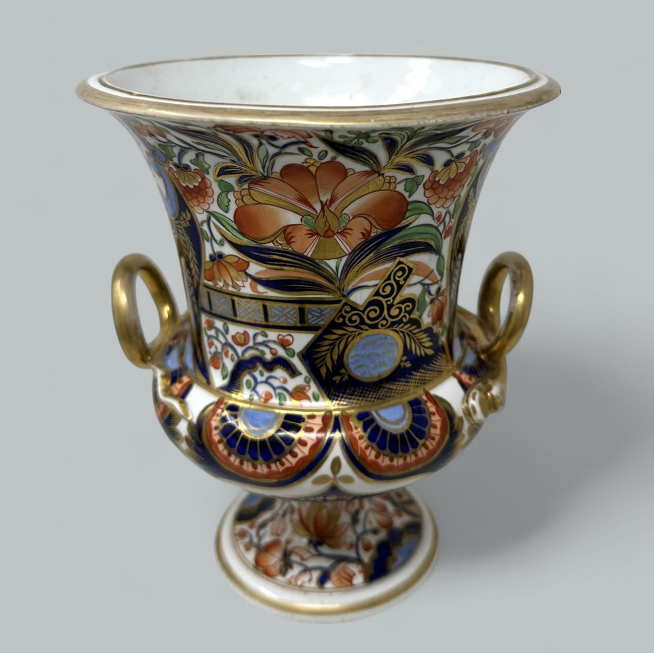 Antike englische Crown Derby Campana Porzellan Urne Vase Mittelstück Imari Patern (Regency) im Angebot