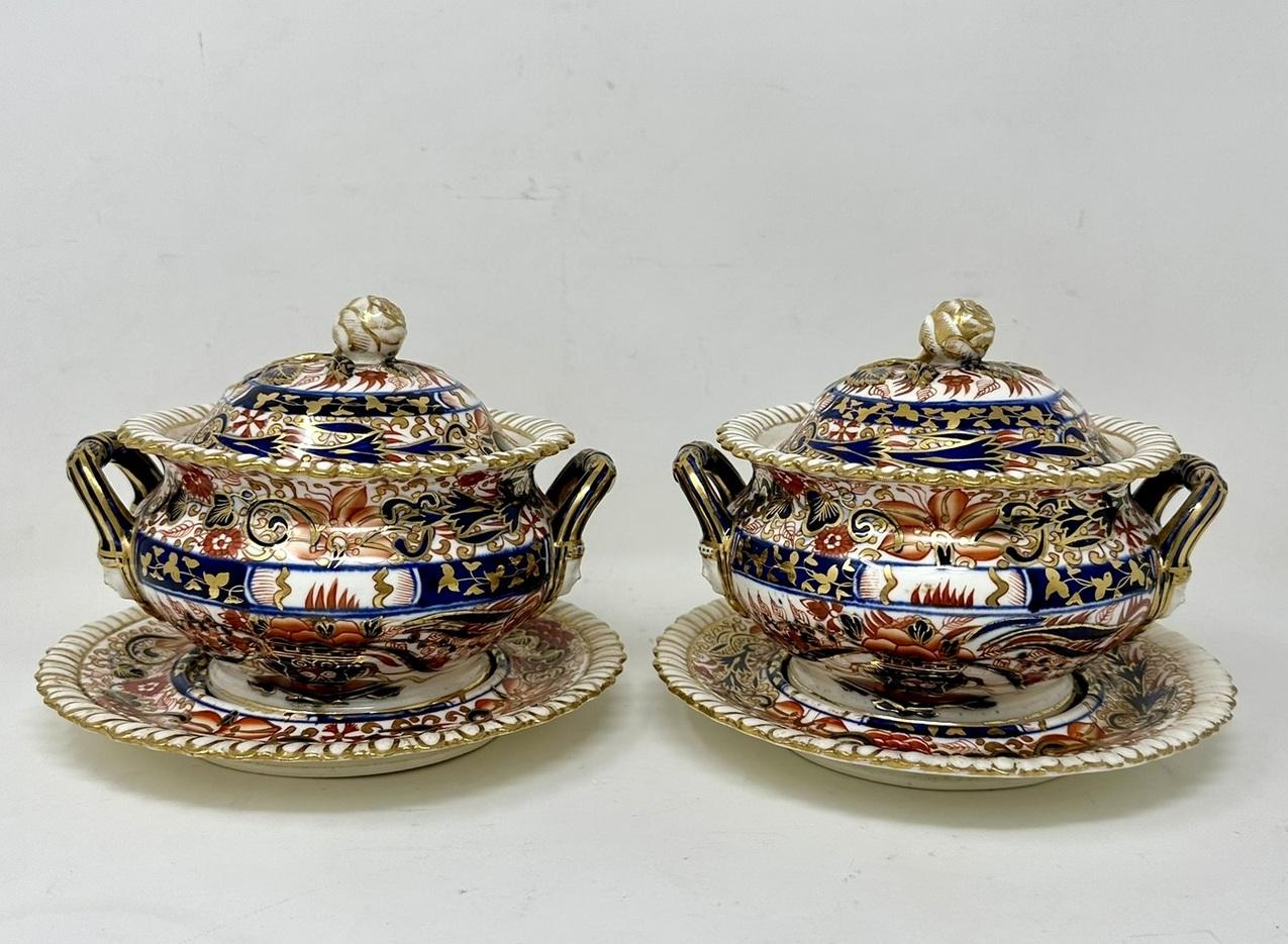 Antikes englisches Crown Derby-Paar Sauciere, Suppenschüssel, Urnen, Vasen, Tafelaufsätze, 19. Jahrhundert  (Regency) im Angebot