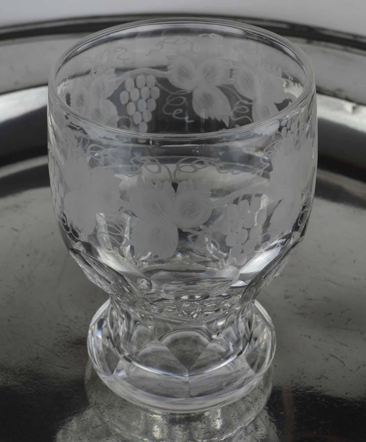 Great cut crystal rummer

Lovely shape with some nice engraved decoration

Lovely to use.

 In good condition.

