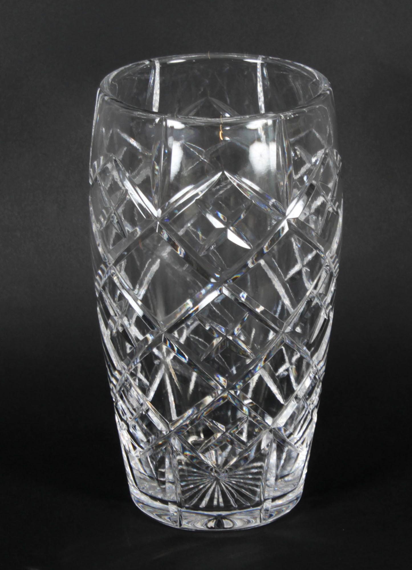Antiguo jarrón cilíndrico de cristal tallado inglés C 1900 en venta 5