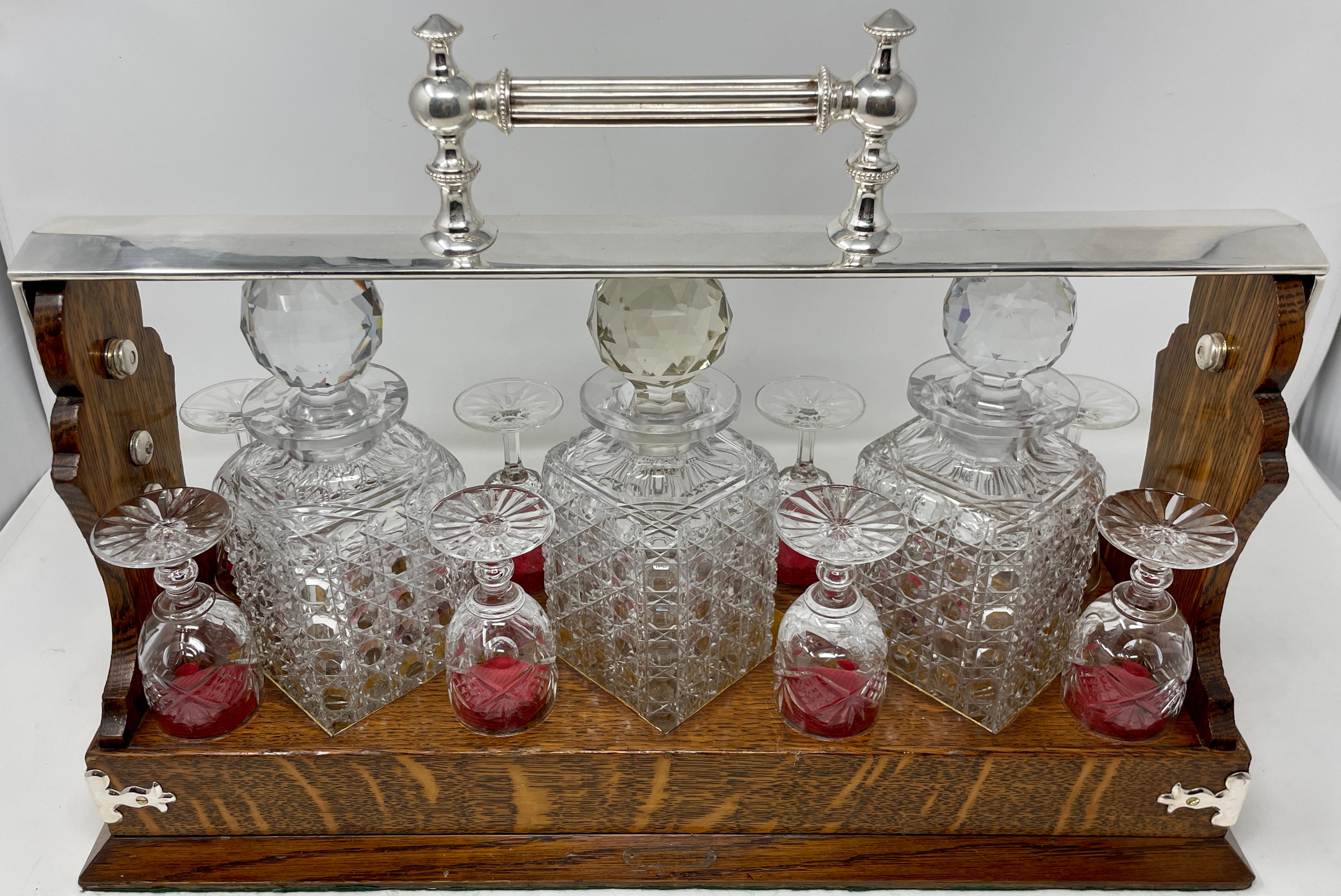 Antique English Cut Crystal Tantalus, circa 1880 In Good Condition In New Orleans, LA