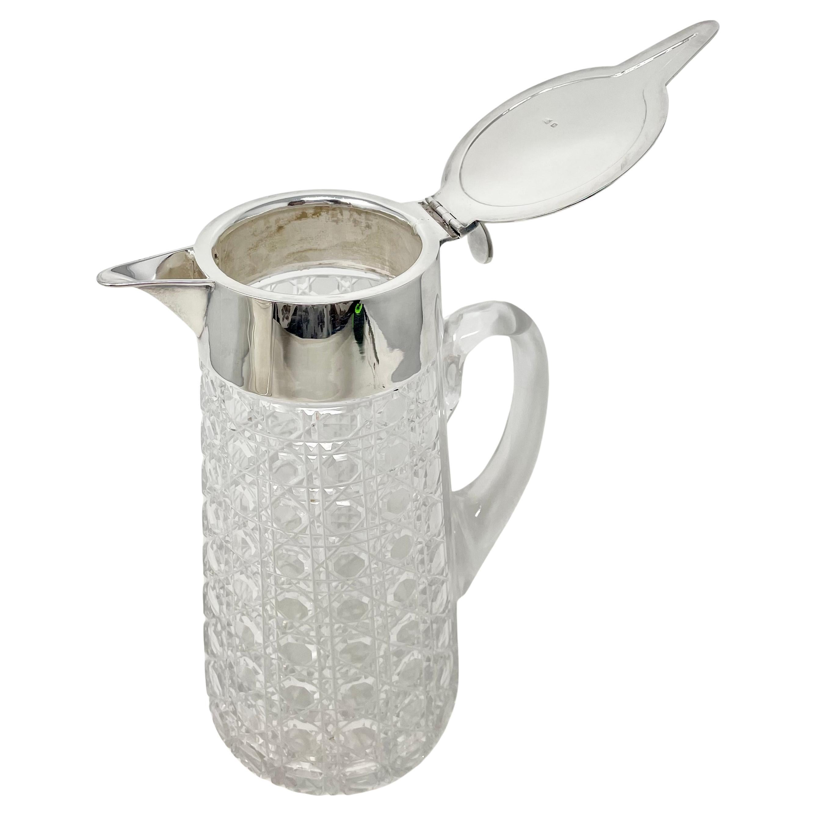 Antigua jarra de agua inglesa de cristal tallado y chapa de plata, circa 1900. en Bueno estado para la venta en New Orleans, LA