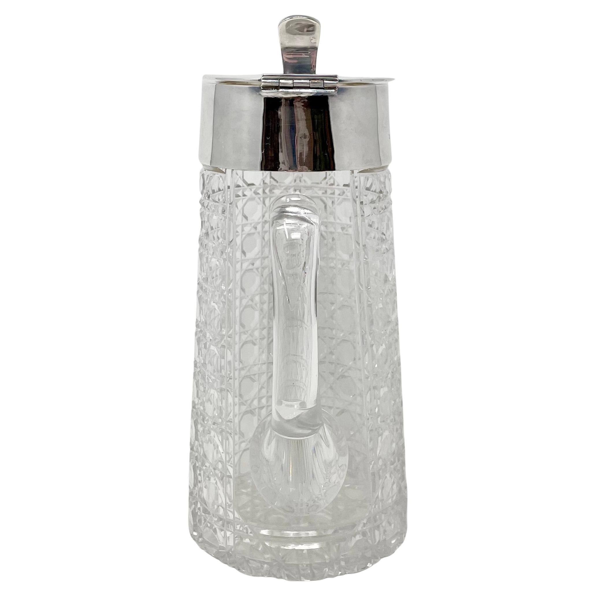 Antigua jarra de agua inglesa de cristal tallado y chapa de plata, circa 1900. siglo XX en venta