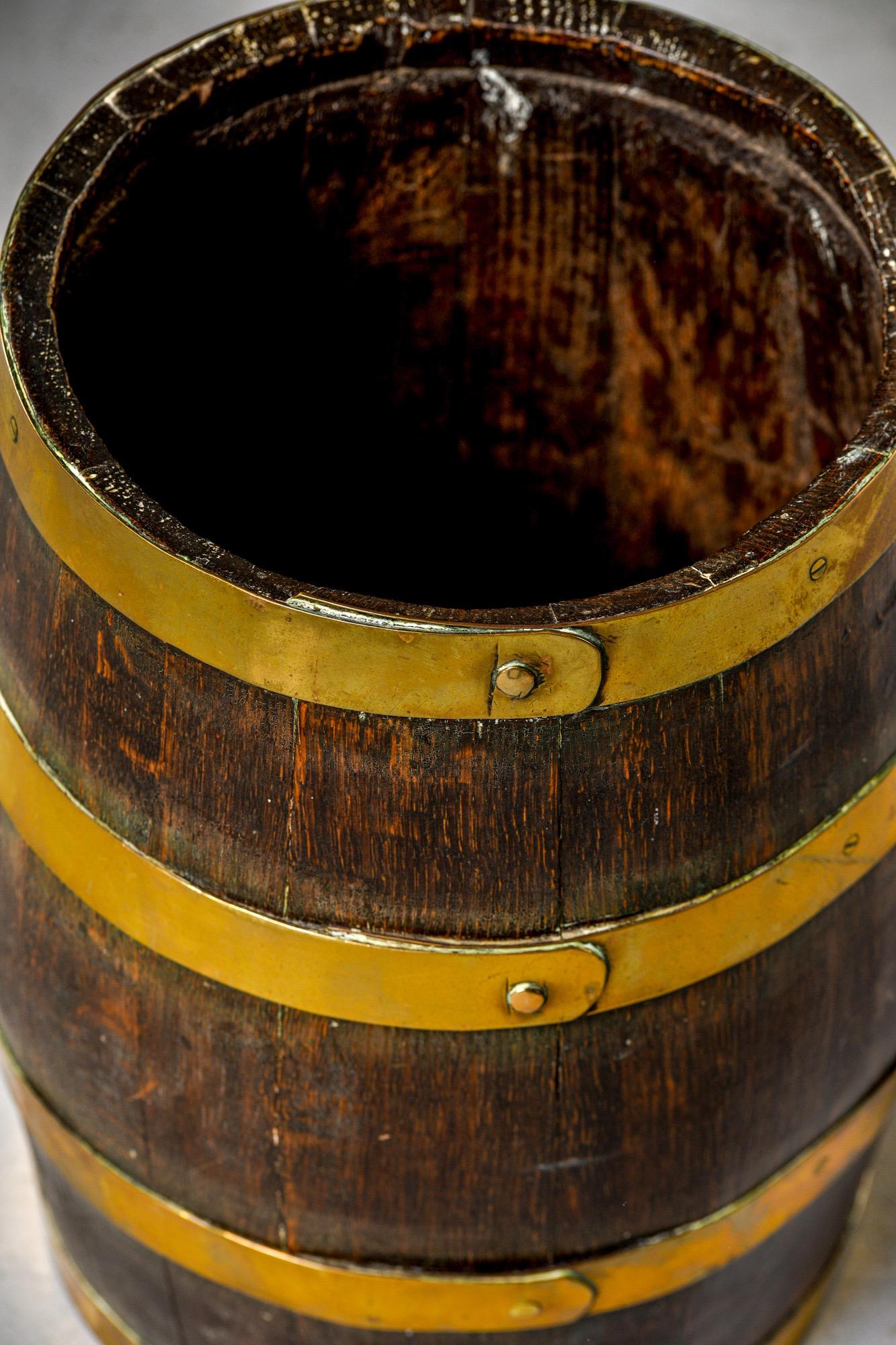 Antique English Dark Oak Barrel with Brass Bands For Sale 4