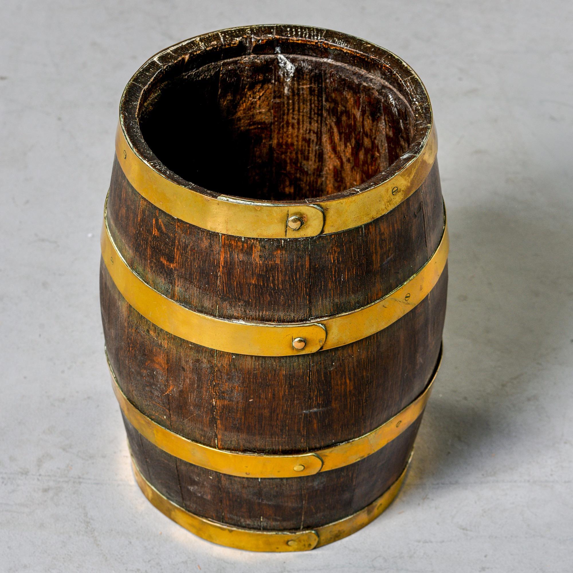 Antique English Dark Oak Barrel with Brass Bands For Sale 5