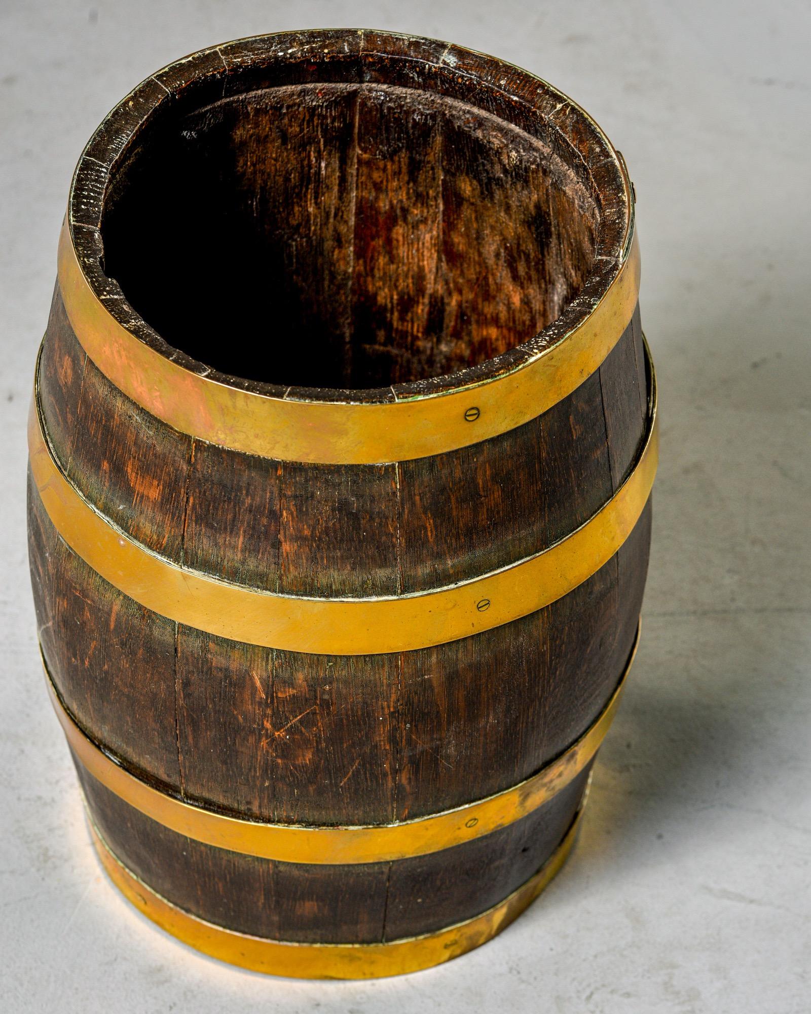 Antique English Dark Oak Barrel with Brass Bands For Sale 6