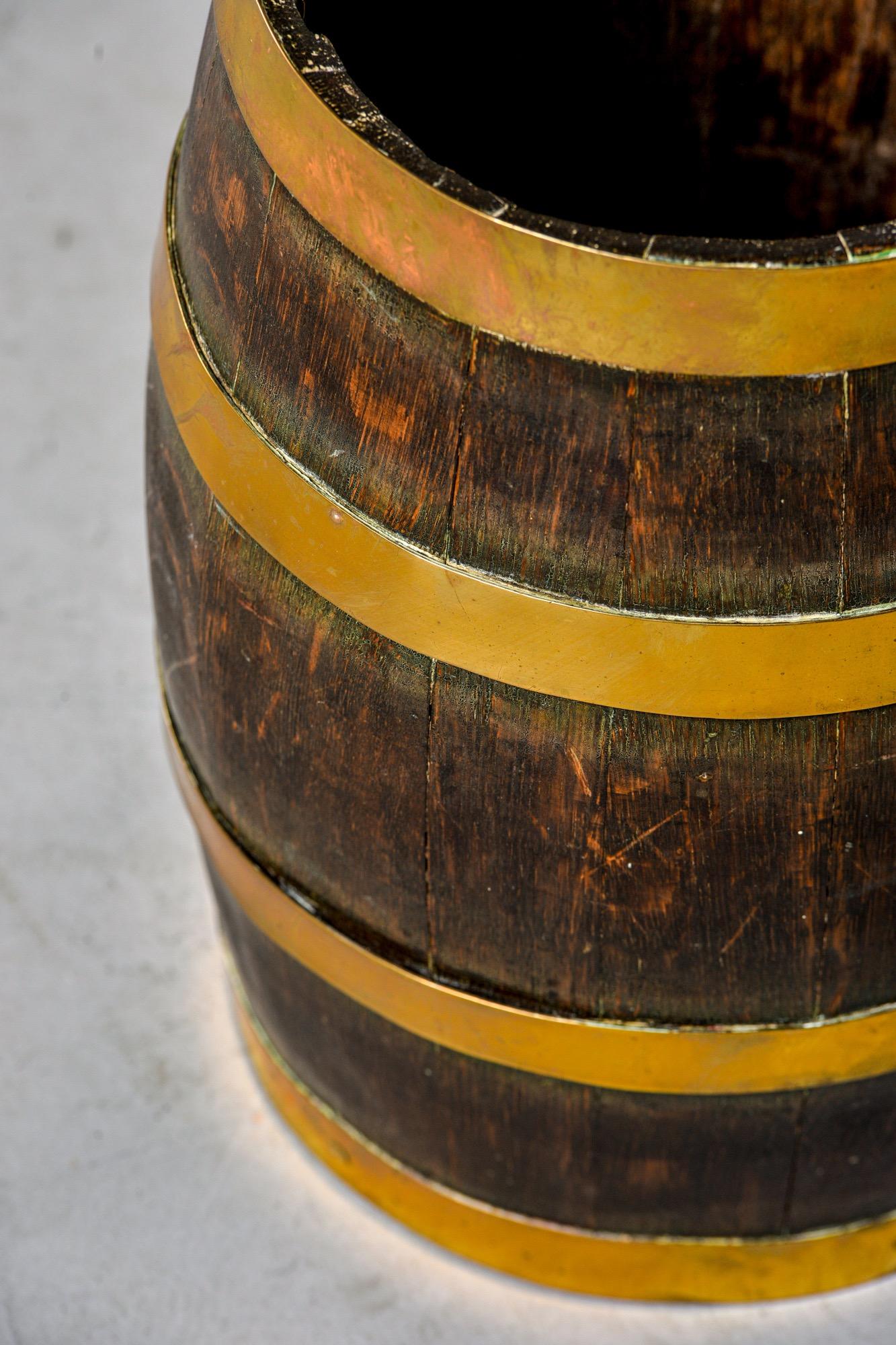 Antique English Dark Oak Barrel with Brass Bands For Sale 7