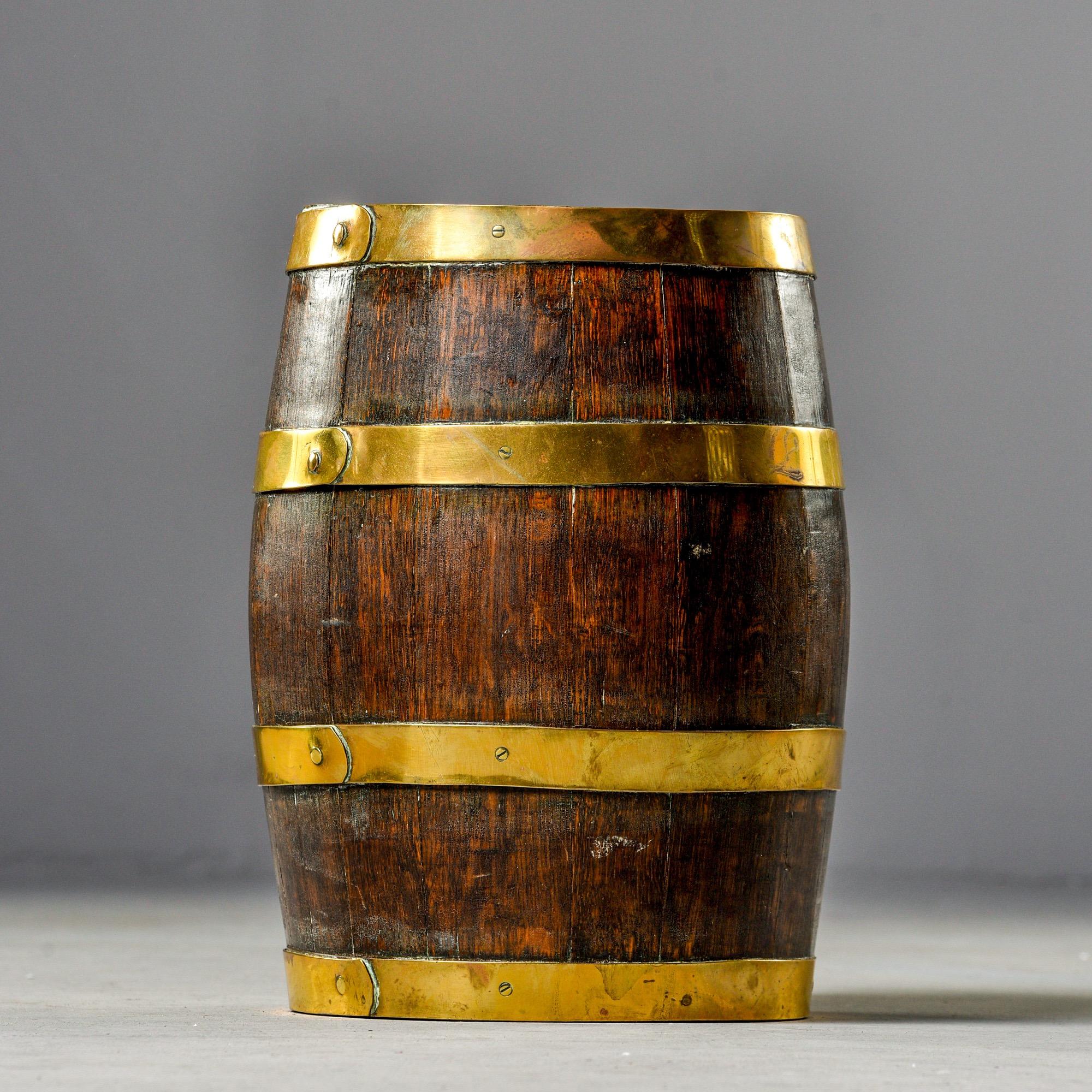 Antique English Dark Oak Barrel with Brass Bands In Good Condition For Sale In Troy, MI