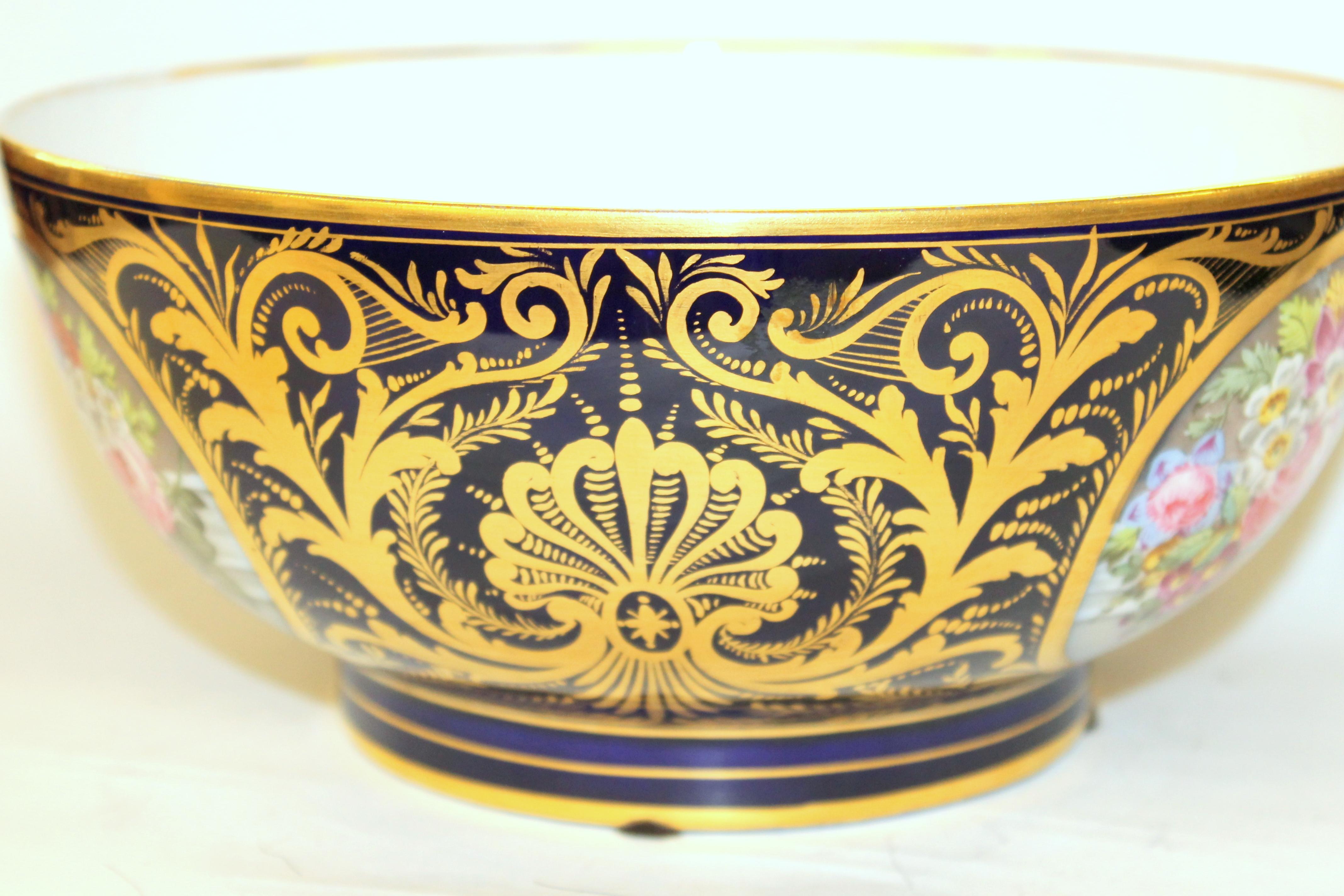 Antique English Derby Porcelain Hand-Painted Floral and Gilt Cobalt Round Bowl In Excellent Condition In Charleston, SC