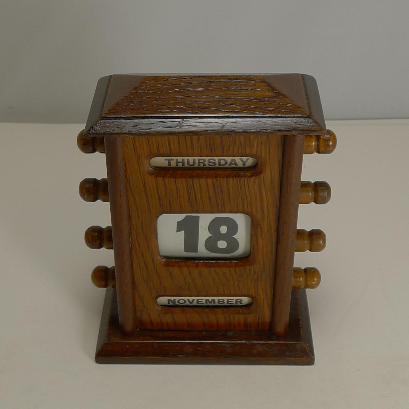 A lovely little desk-top calendar made from solid English oak.

There are knobs either side to move forward and return the rollers to enable the day date and month to be changed.

Edwardian in era dating to circa 1900-1910. Excellent working