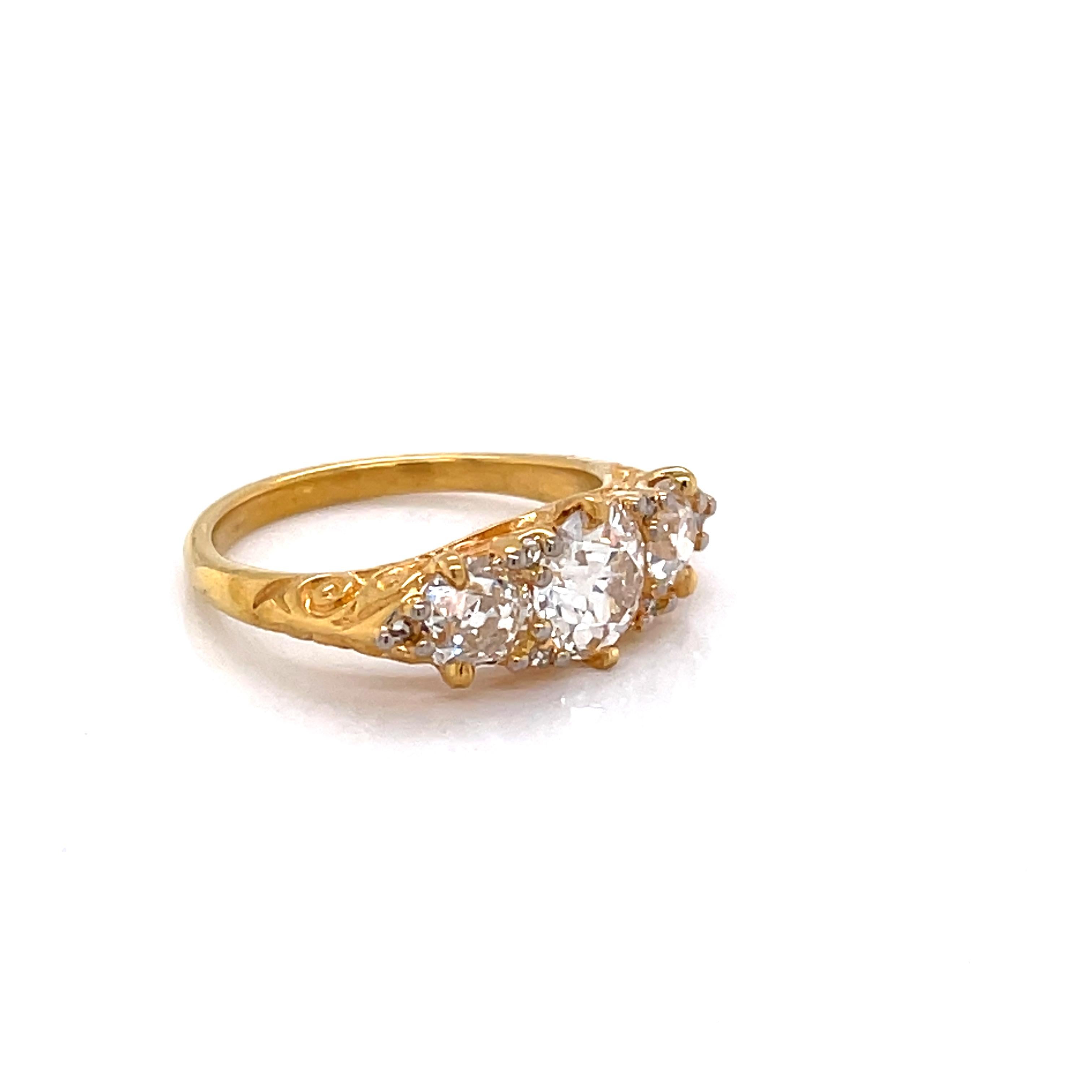 Women's Antique English Diamond 18 Karat Yellow Gold Ring