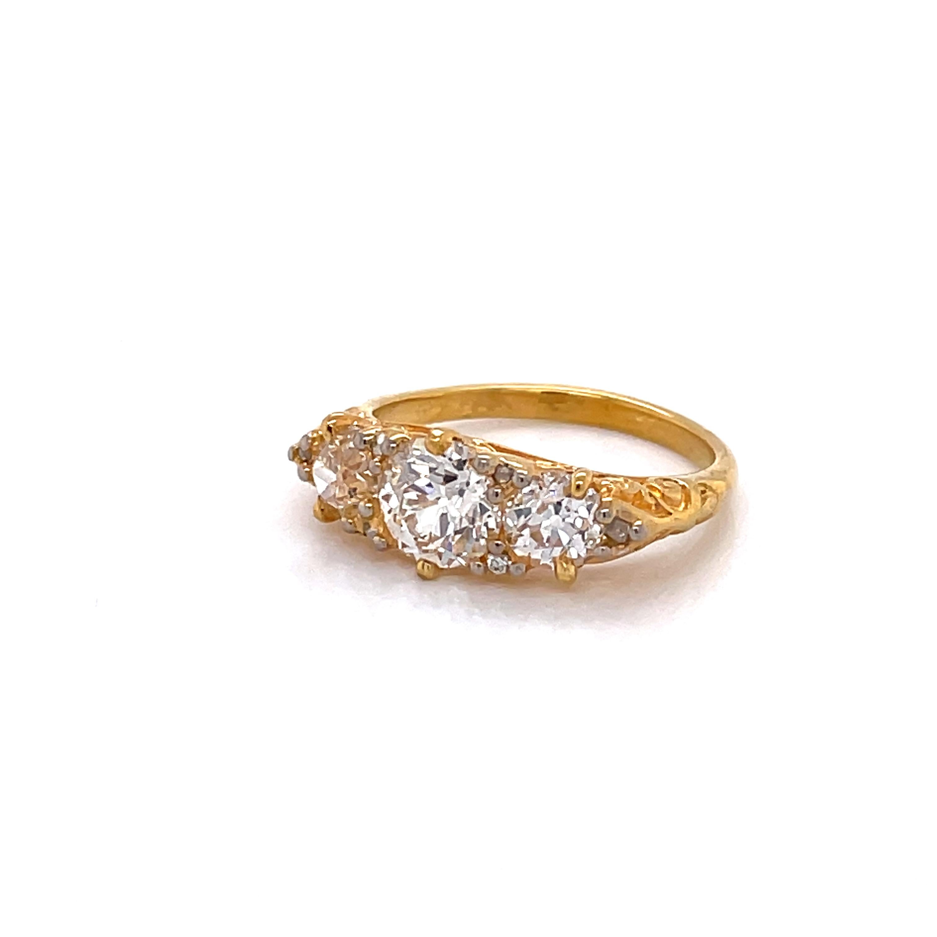 Antique English Diamond 18 Karat Yellow Gold Ring 1