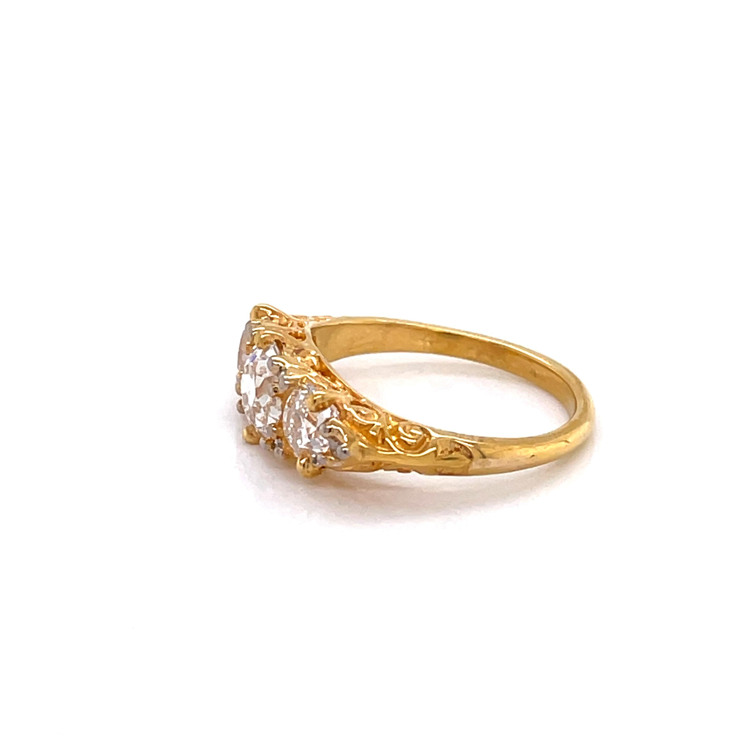 Antique English Diamond 18 Karat Yellow Gold Ring 2